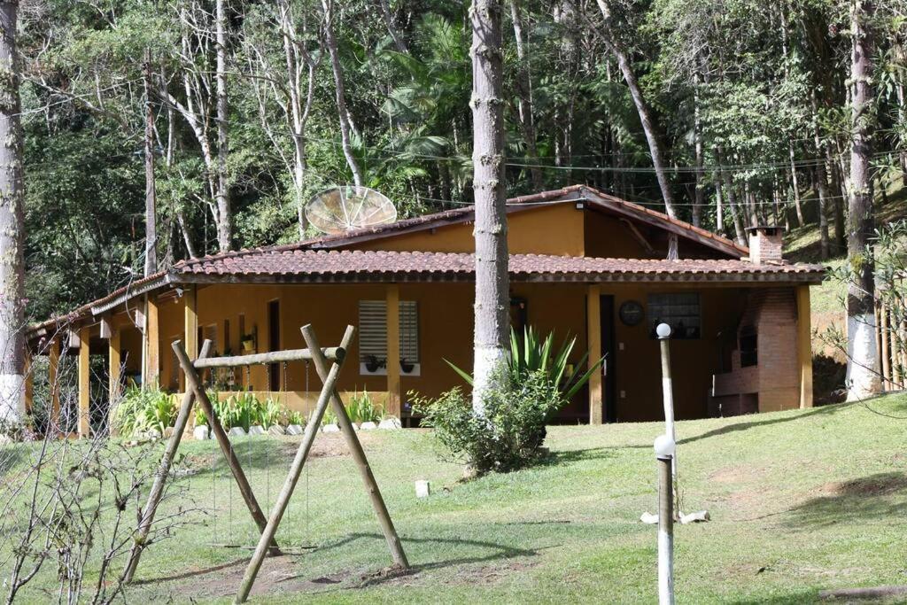 Sitío familiar, piscina com água de nascente!