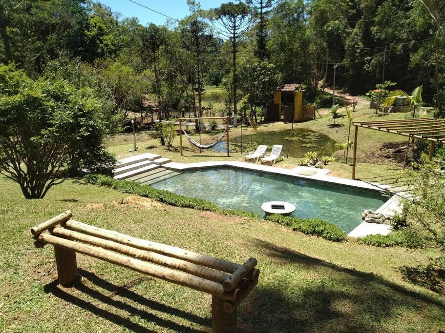 Sitío familiar, piscina com água de nascente!