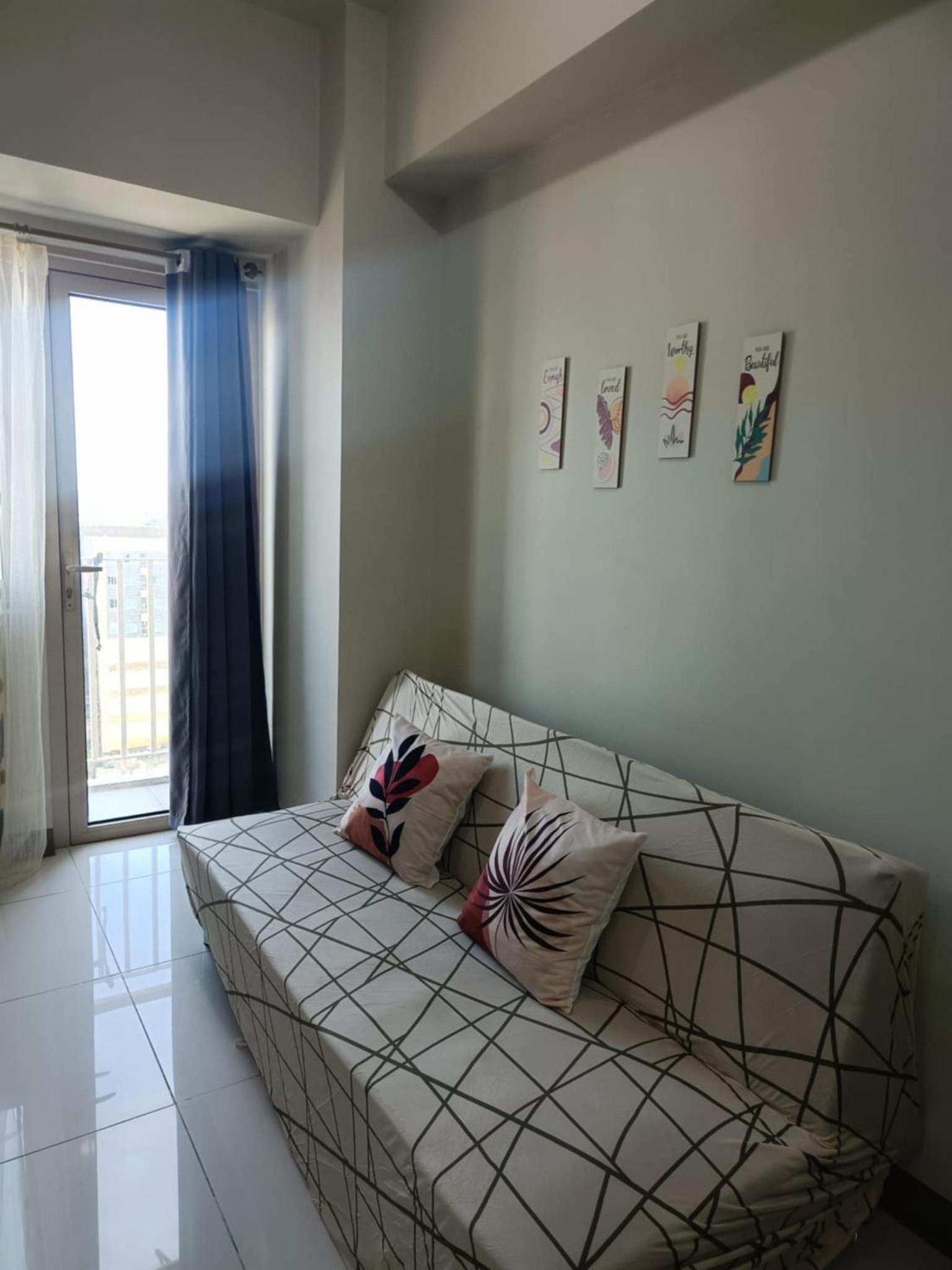 Coast Residences-Ronnzel staycation