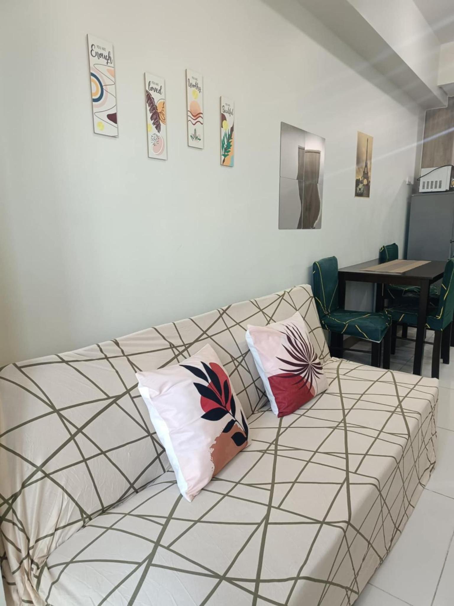 Coast Residences-Ronnzel staycation
