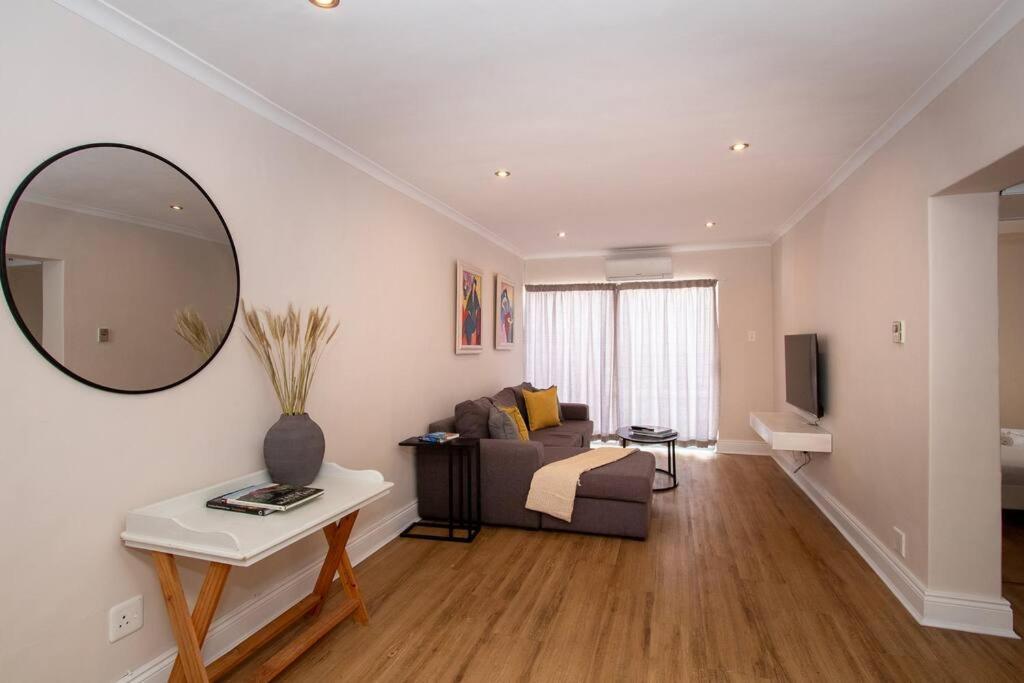Beautiful 2 Bedroom London Road view 3