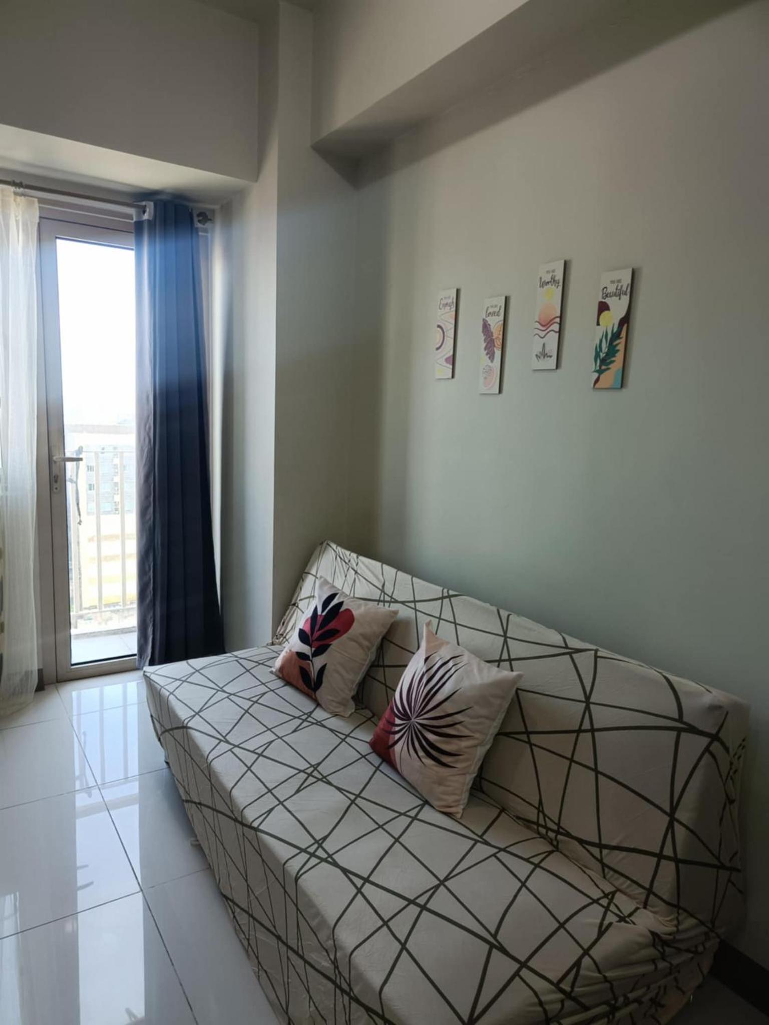 Coast Residences-Ronnzel staycation