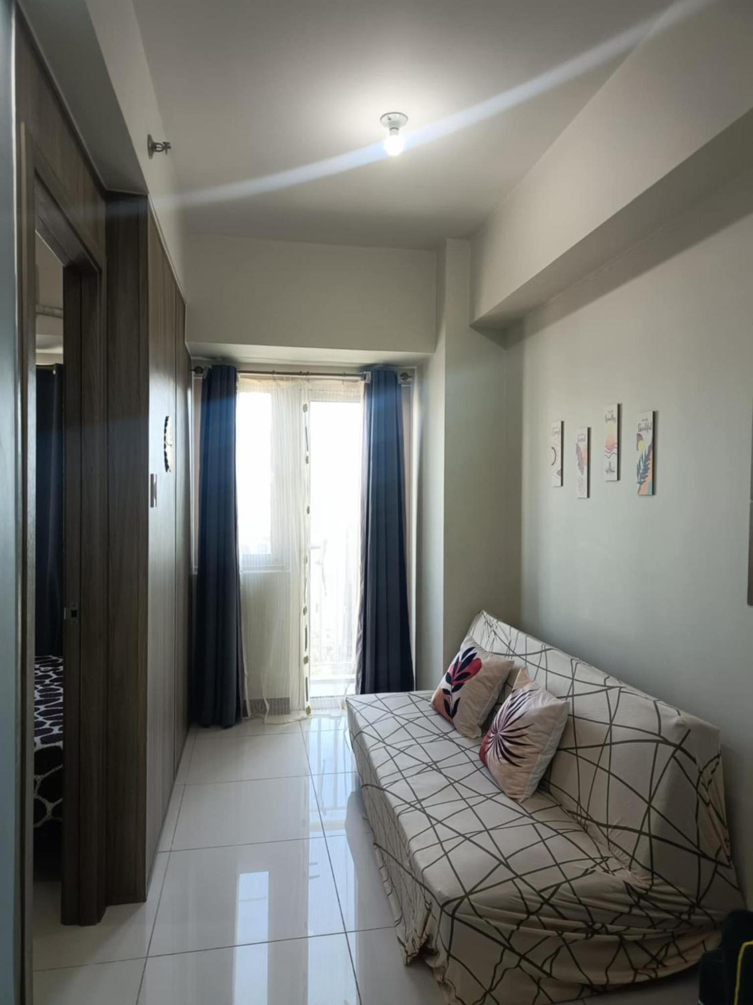 Coast Residences-Ronnzel staycation