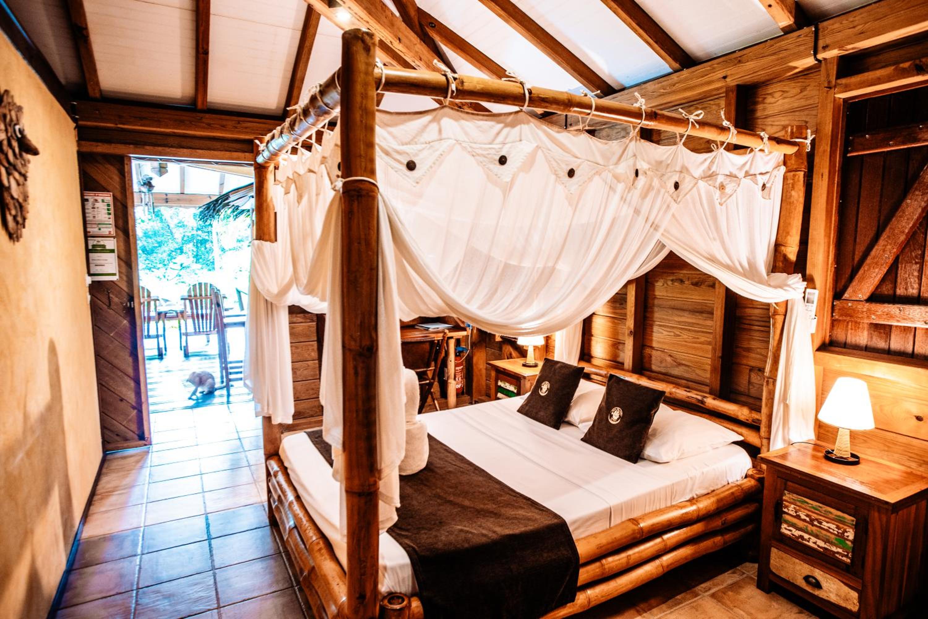 West Indies Cottage, cottages haut de gamme avec piscine, jacuzzi et vue jungle