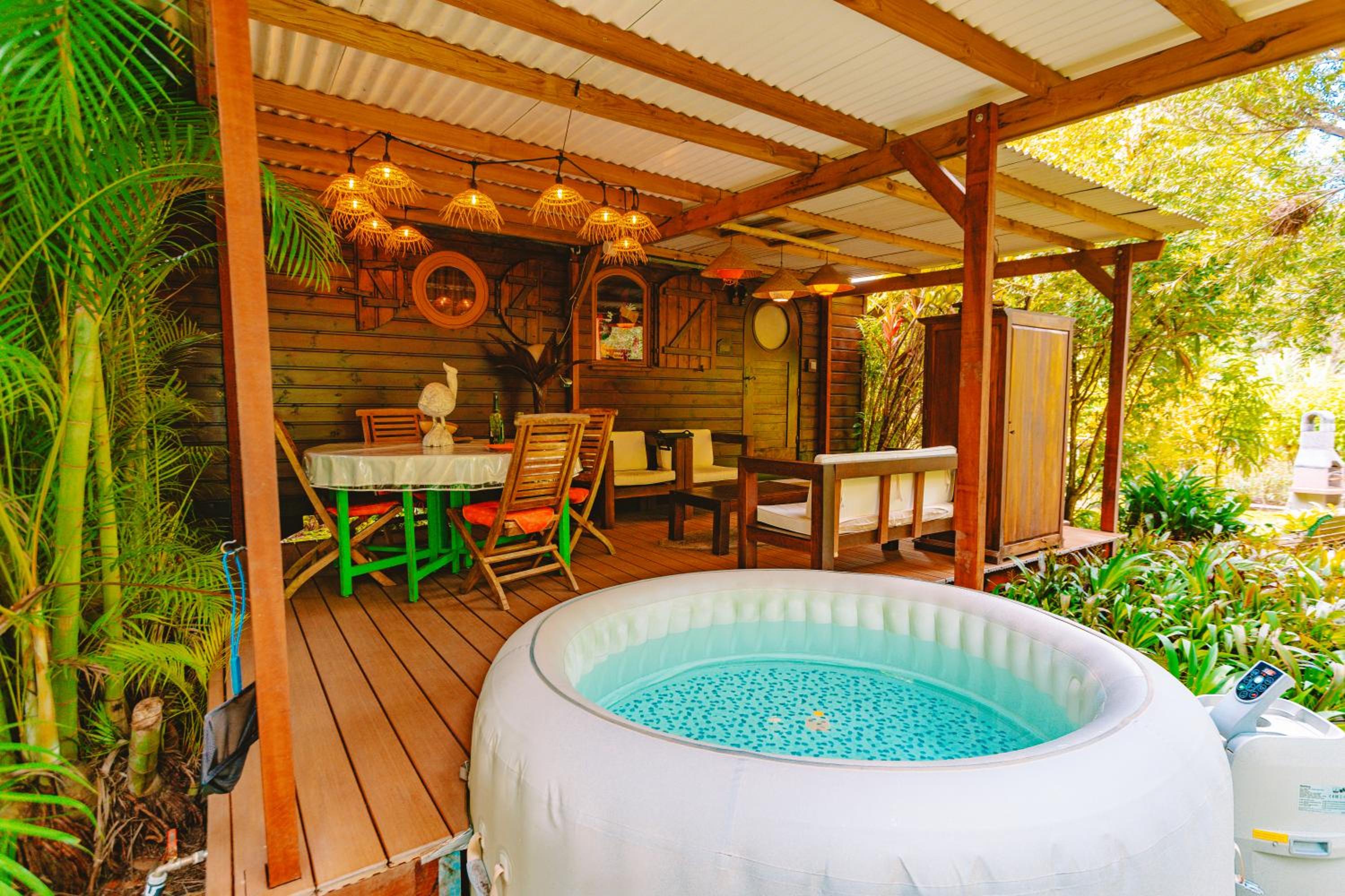 West Indies Cottage, cottages haut de gamme avec piscine, jacuzzi et vue jungle