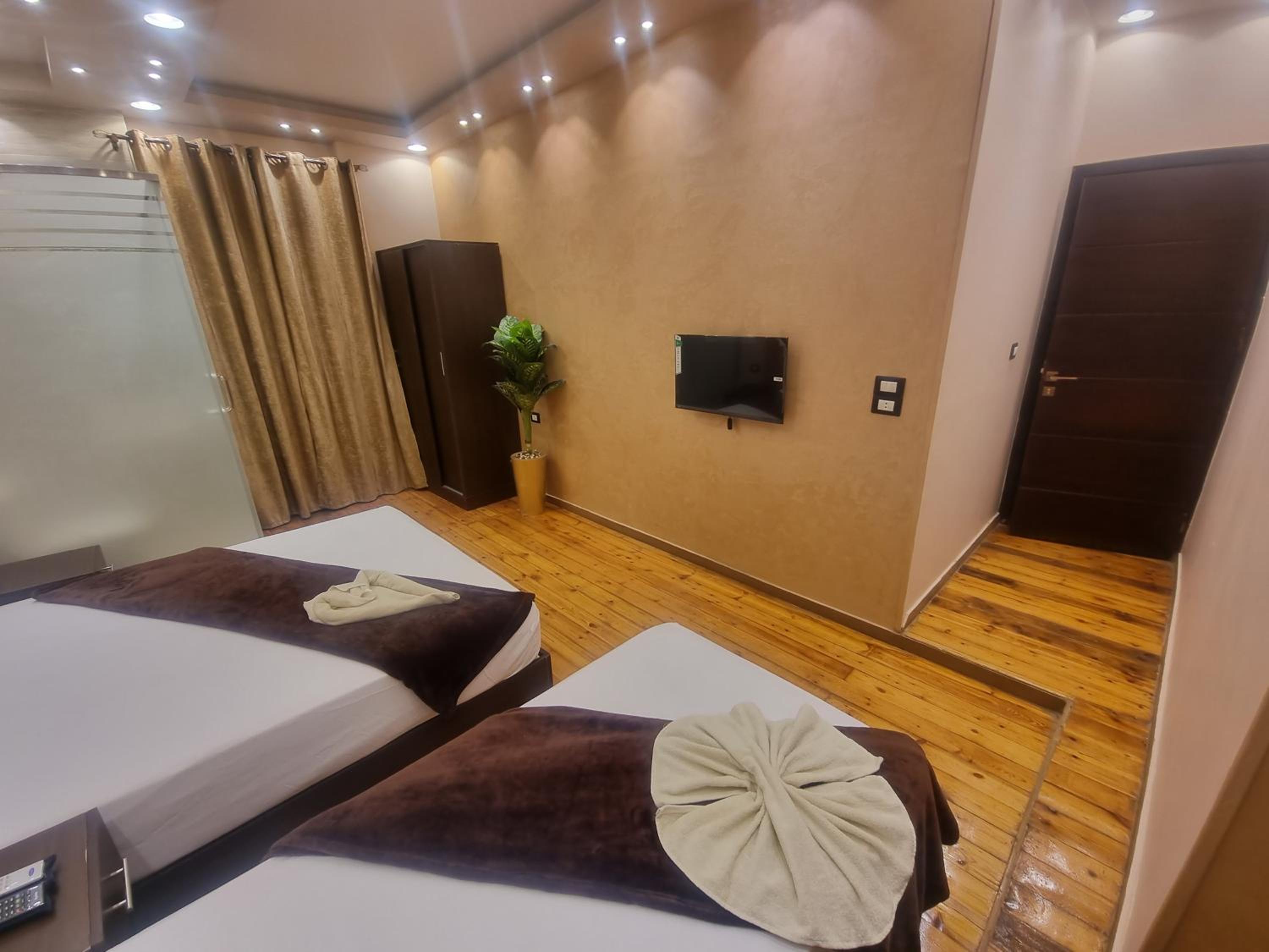 Plaza Group Hotel
