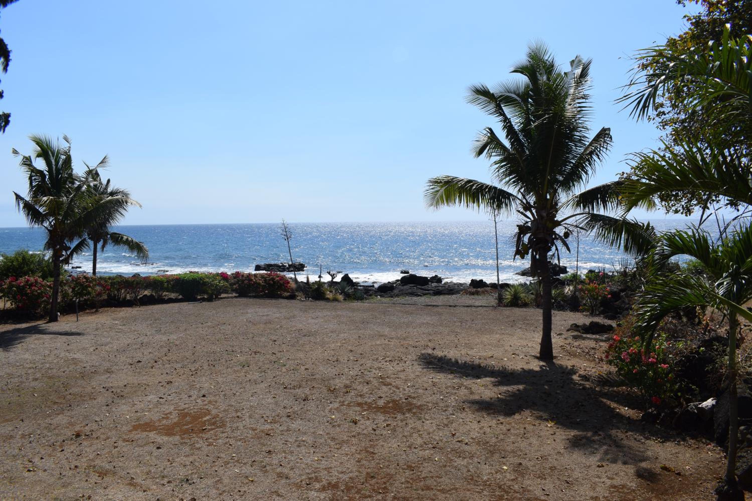Le Rocher Sea Front Villa view 4