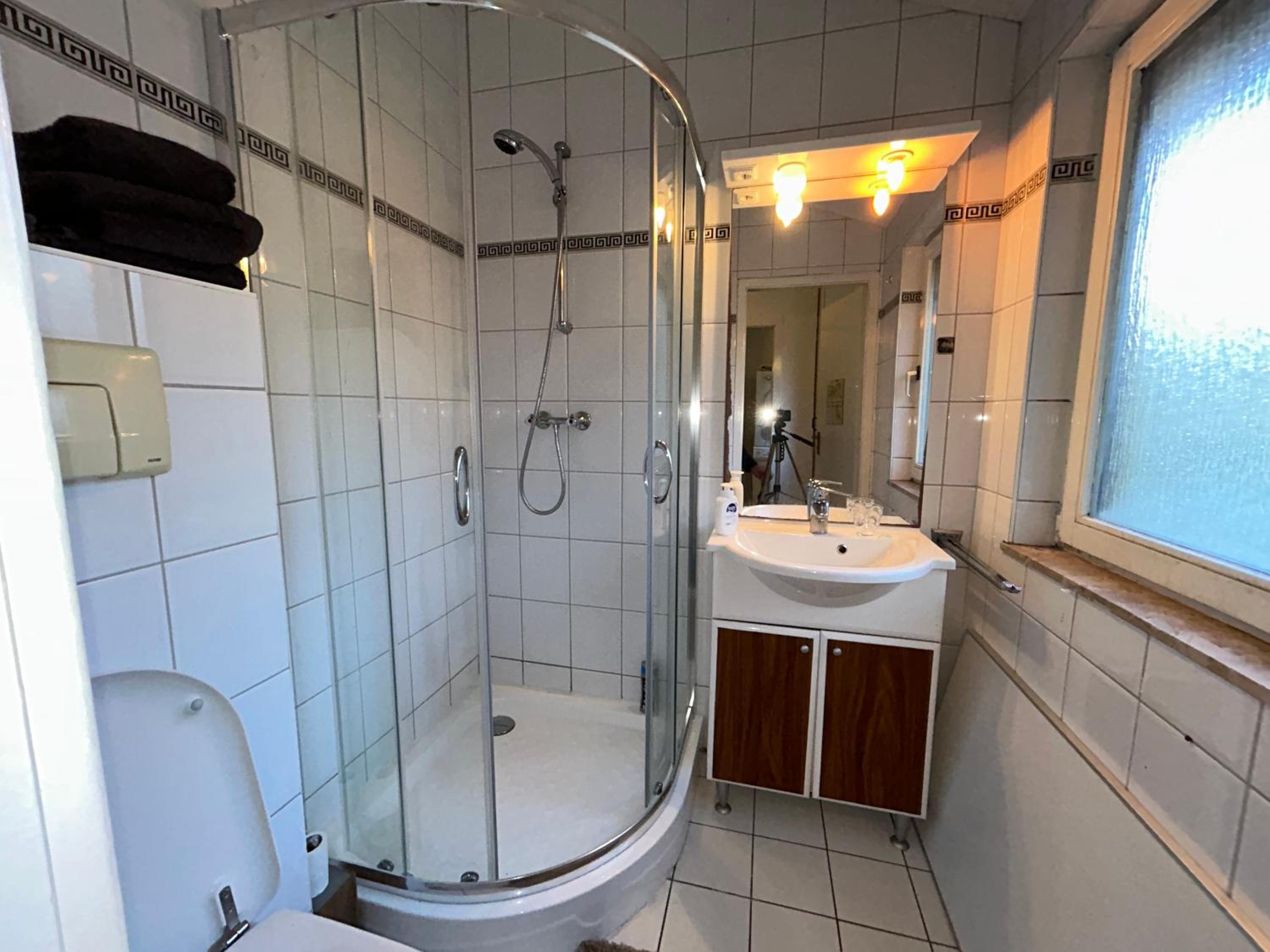 bungalow104 keybox starlink wifi tv heater airco woods pittoresque town lidl restaurant P
