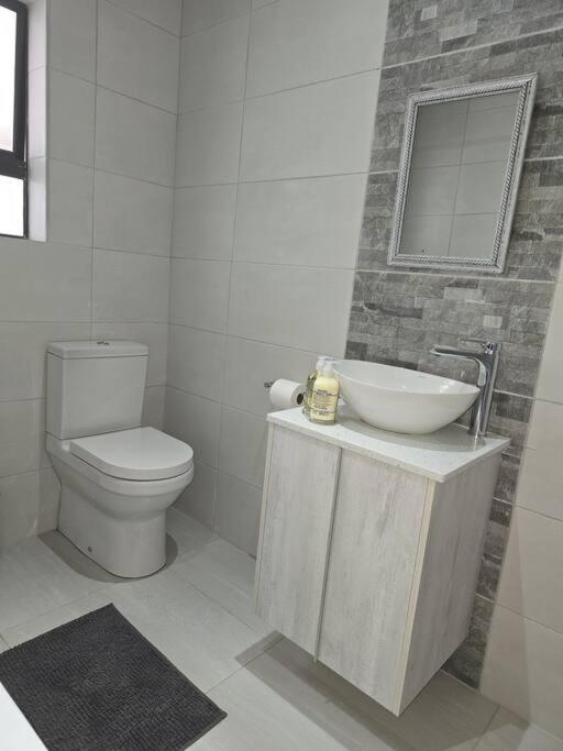 Executive 2-bedroom Serenity apartment in Wendywood Sandton with its own entrance