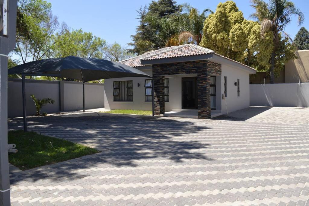 Executive 2-bedroom Serenity apartment in Wendywood Sandton with its own entrance
