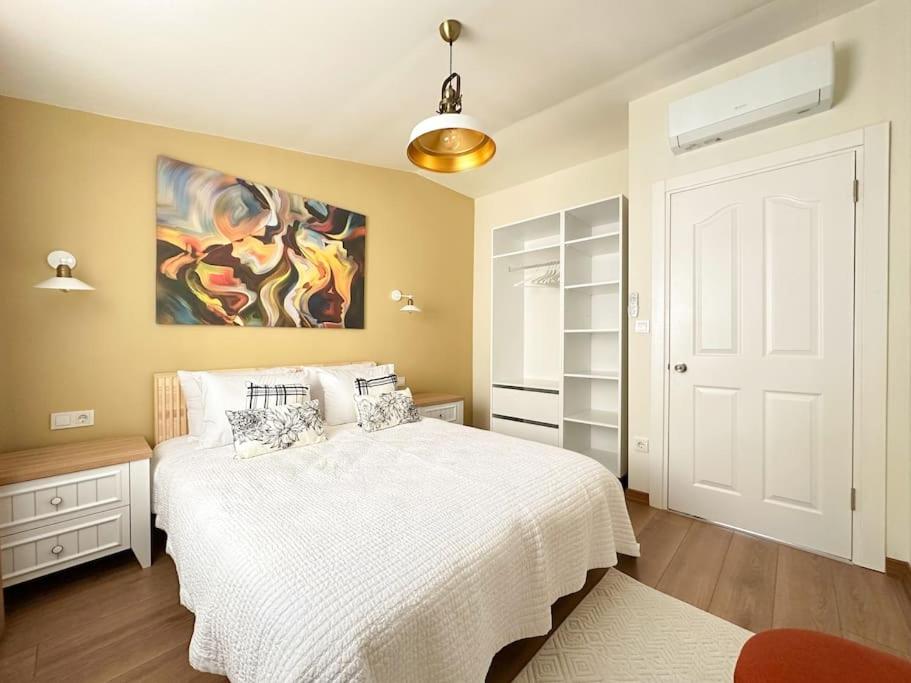 ŞAHİN PERA SUİT3 Central location 2 Br 3 Ac great apartment