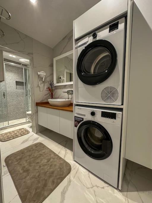 ŞAHİN PERA SUİT3 Central location 2 Br 3 Ac great apartment
