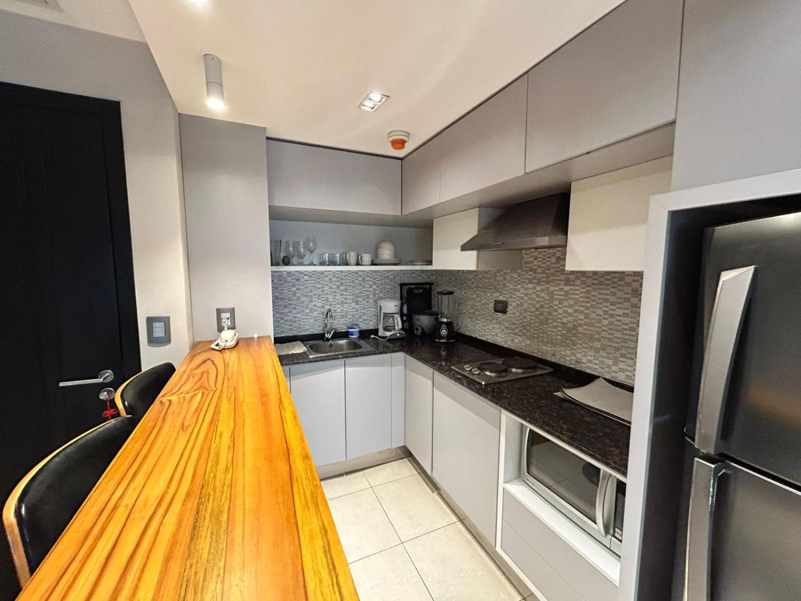 Suite moderna con vista a la ciudad y al río en Puerto Santa Ana