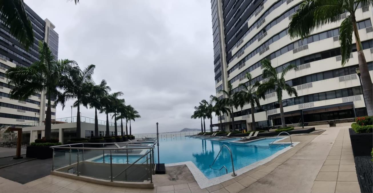 Suite moderna con vista a la ciudad y al río en Puerto Santa Ana