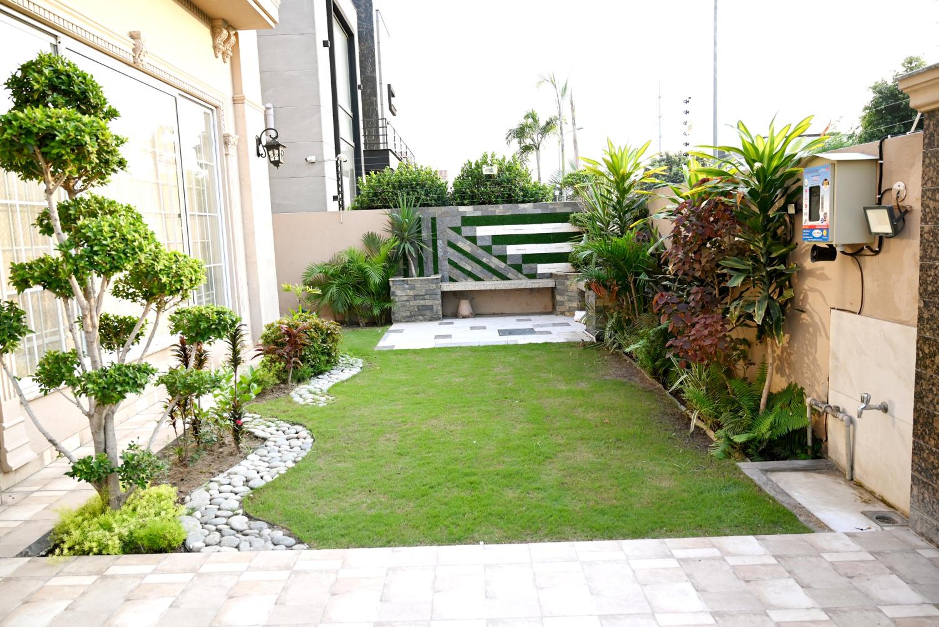 Luxury Spanish Villa Close to Raya Fairways Commercial view 3