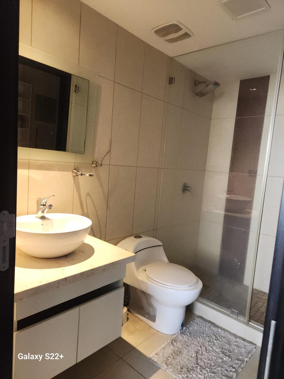 Suite moderna con vista a la ciudad y al río en Puerto Santa Ana