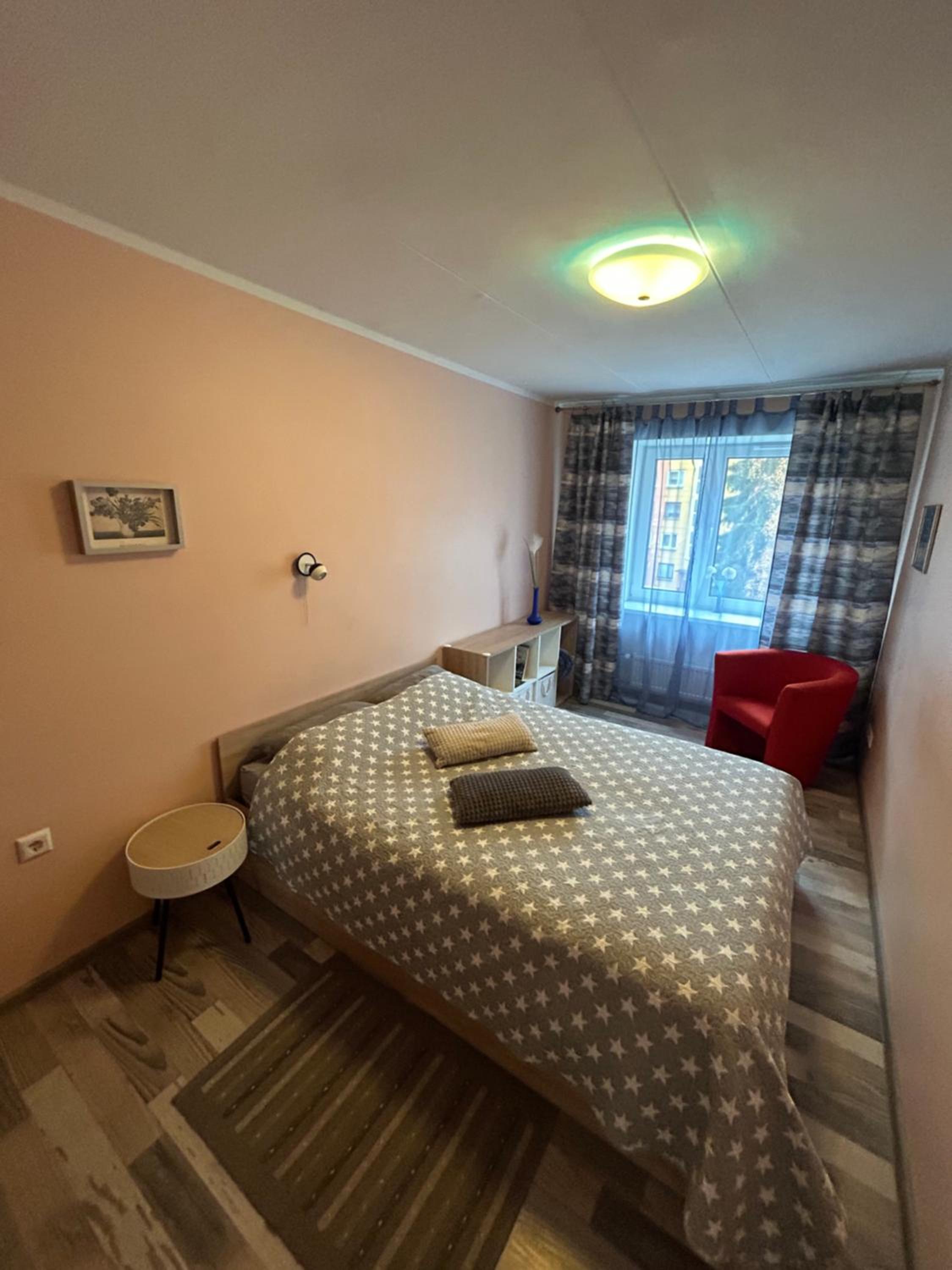 Spacious & cozy apartment, free parking, contact-free entrance view 4