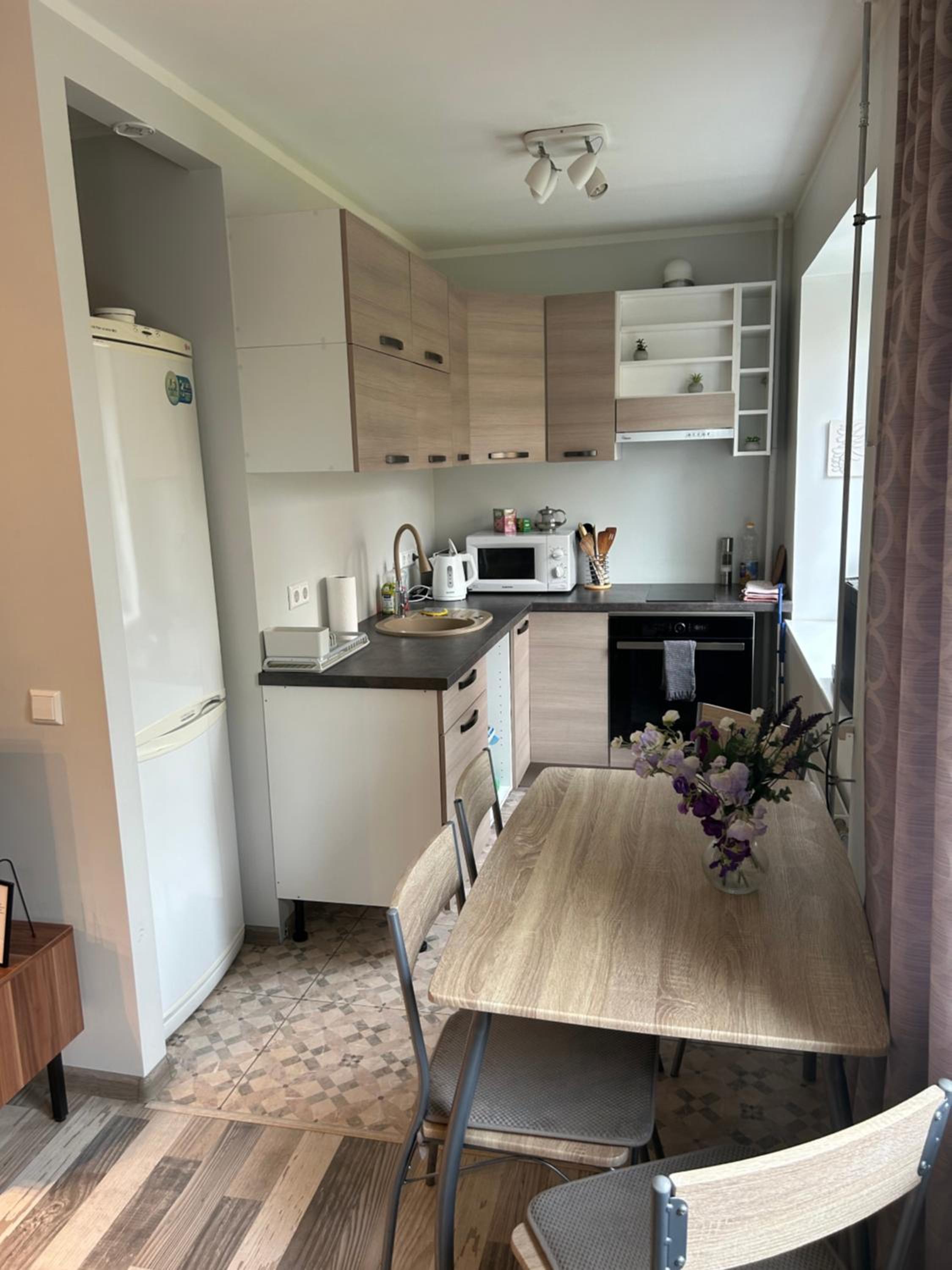 Spacious & cozy apartment, free parking, contact-free entrance view 5