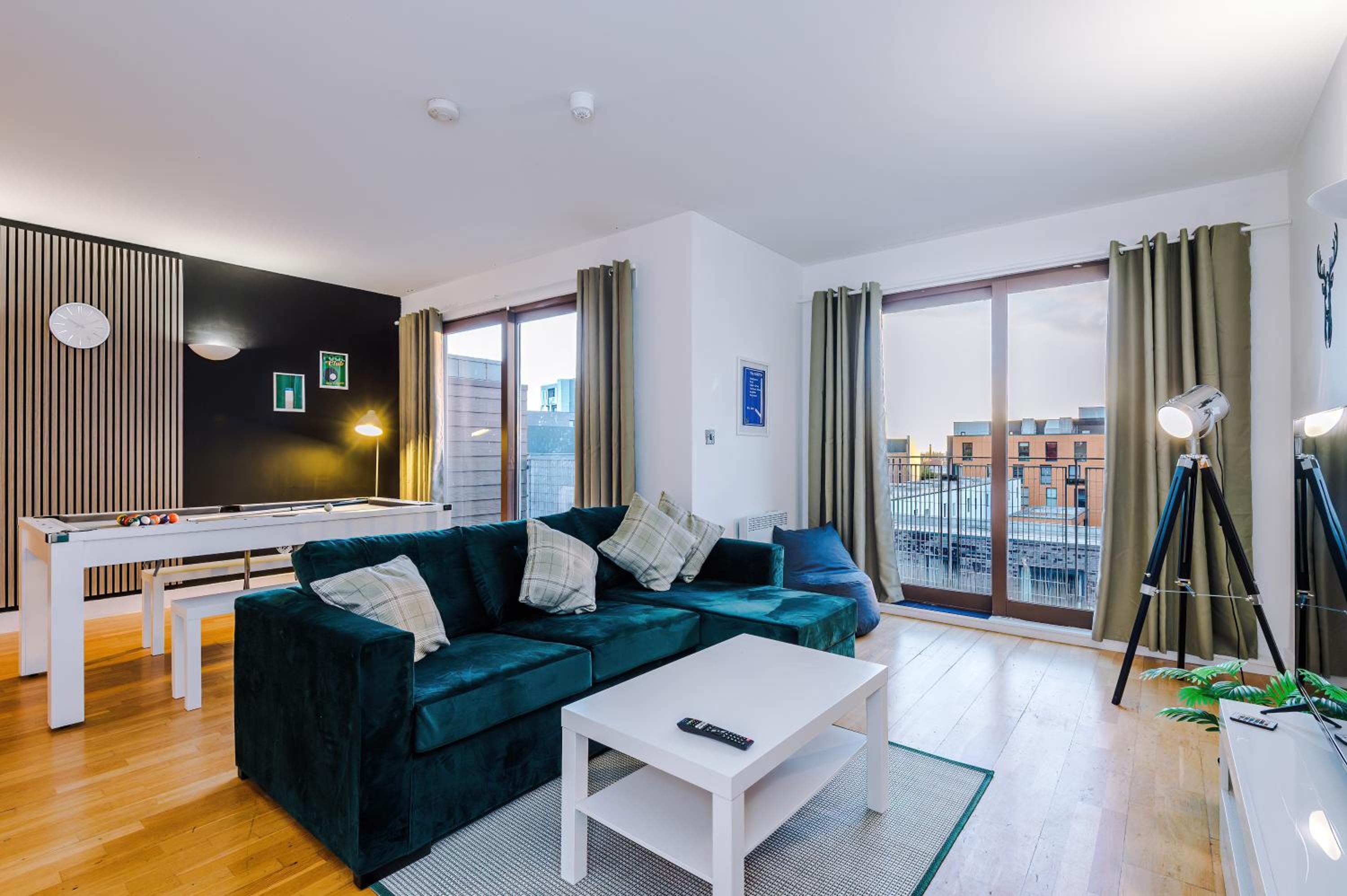 Sleeps 8, Duplex Apartment, Pool Table, Balcony X2, Long Term Disc, Perfect For Groups photo 4
