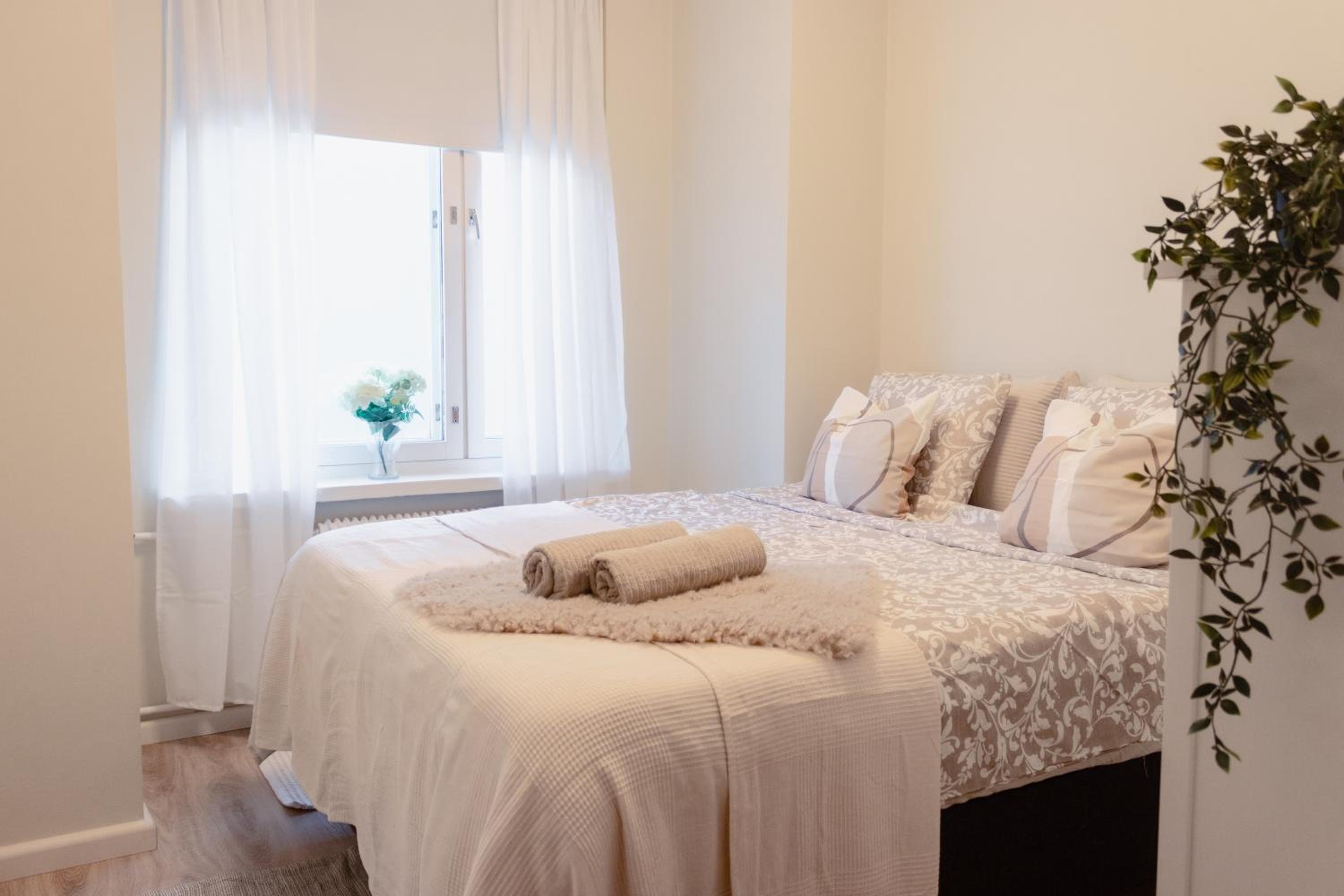 GuestFirst- Modern Boho Charm in Kallio Helsinki Center