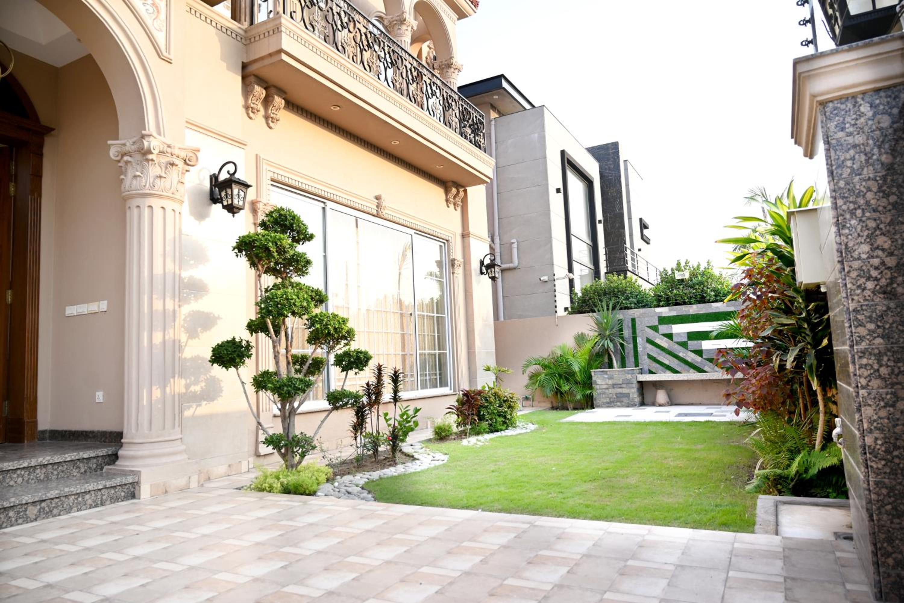 Luxury Spanish Villa Close to Raya Fairways Commercial view 4
