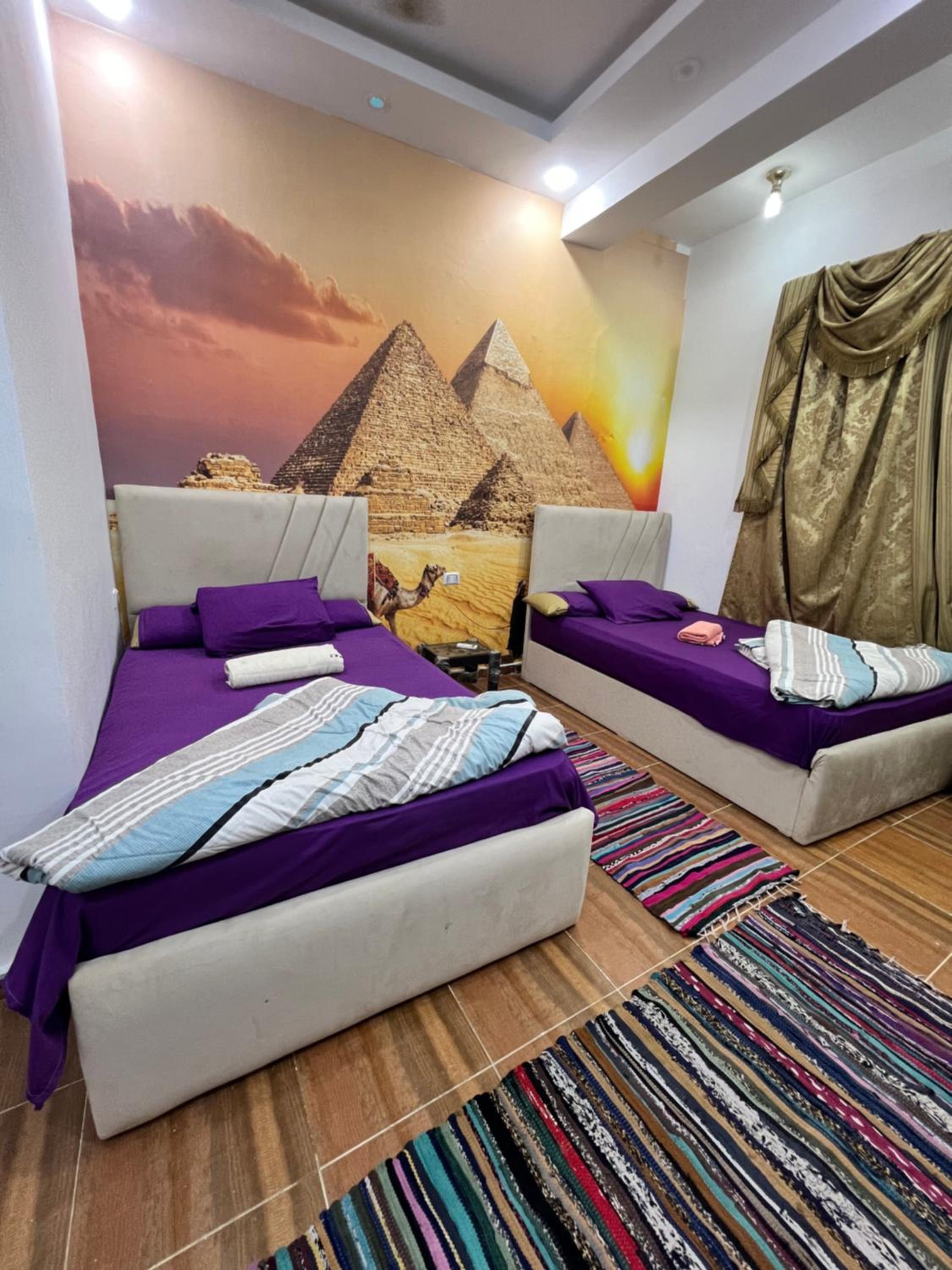 2 Jana Pyramids view inn