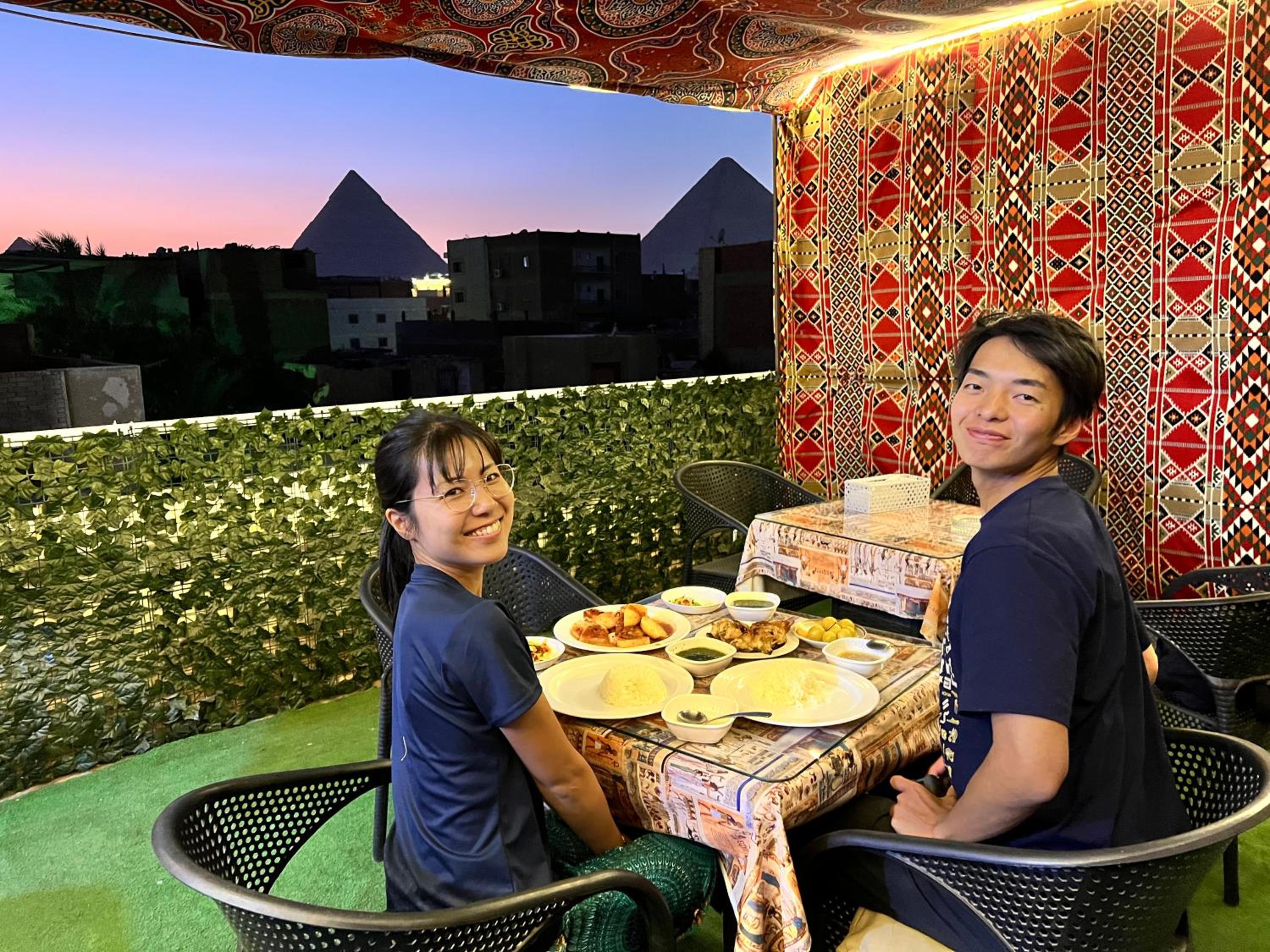 2 Jana Pyramids view inn