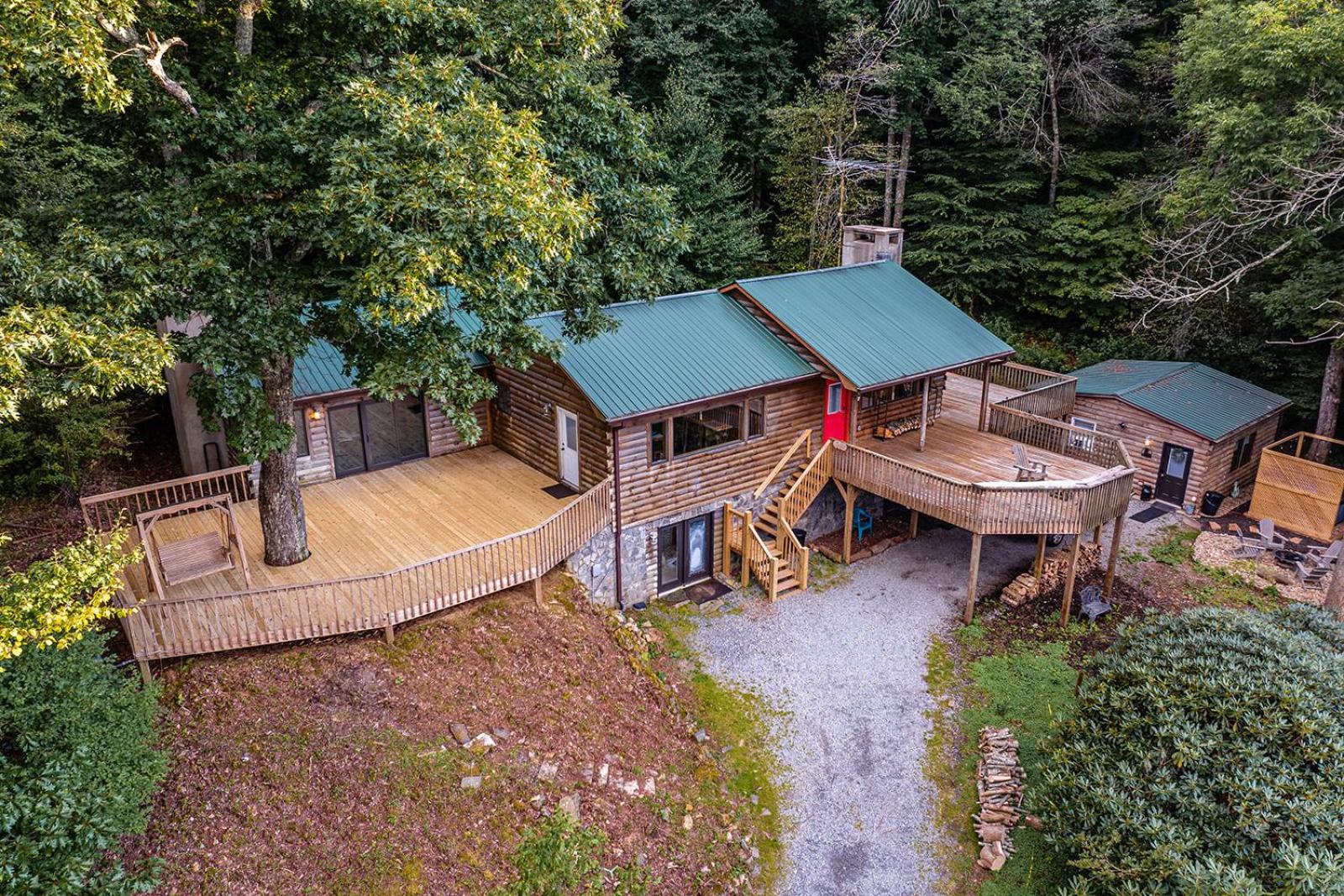 Hotel Lodge Cabin Feed Brush Horses Mountain View Hot Tub Fireplace