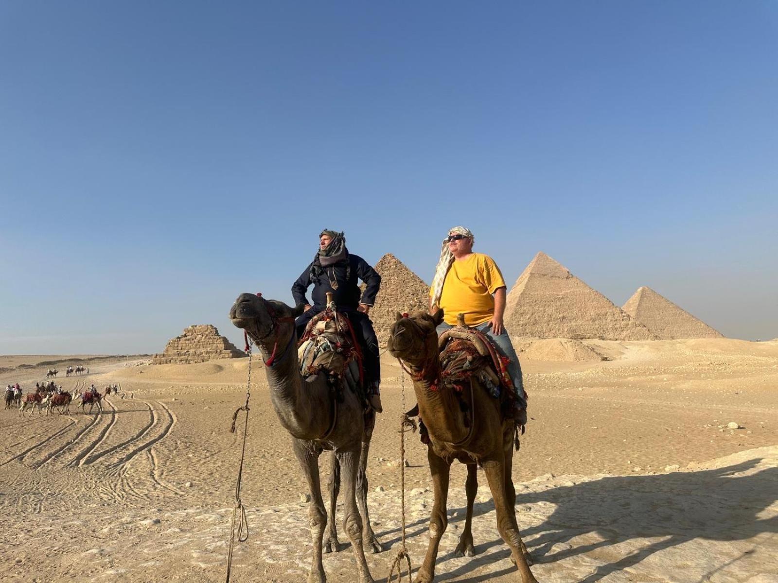 2 Jana Pyramids view inn