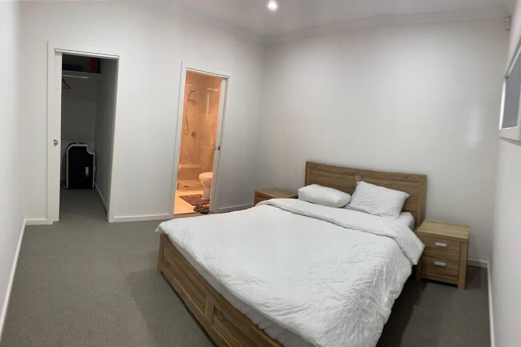 Coburg Lake Retreat