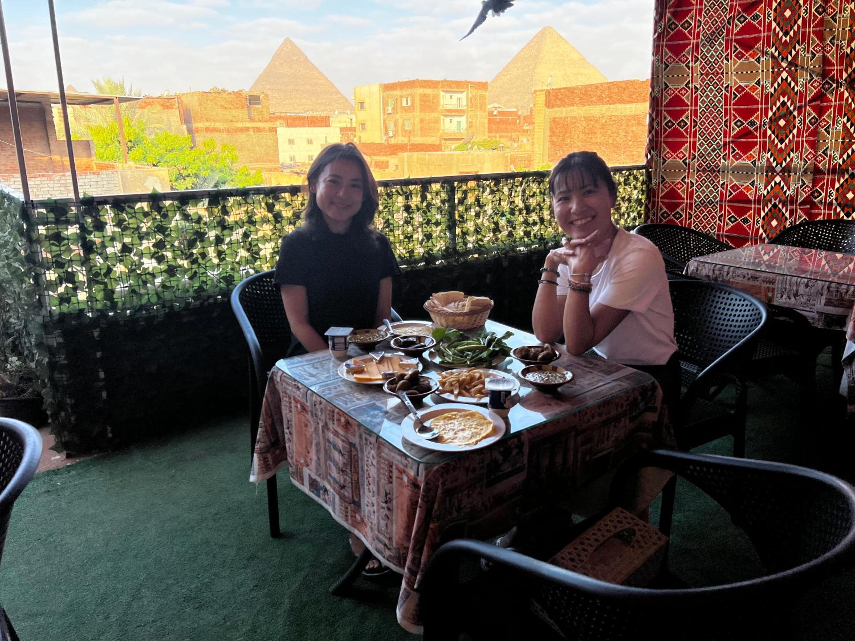 2 Jana Pyramids view inn