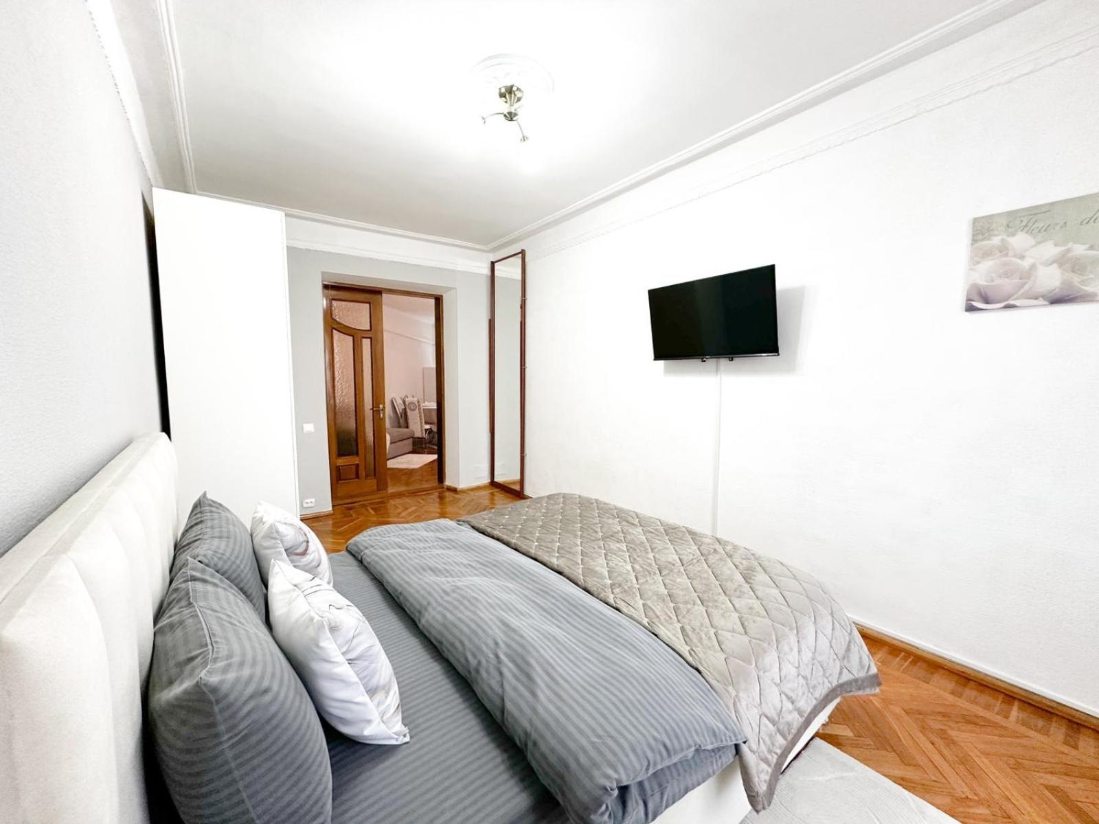Center 2 bedrooms Puskin view 3