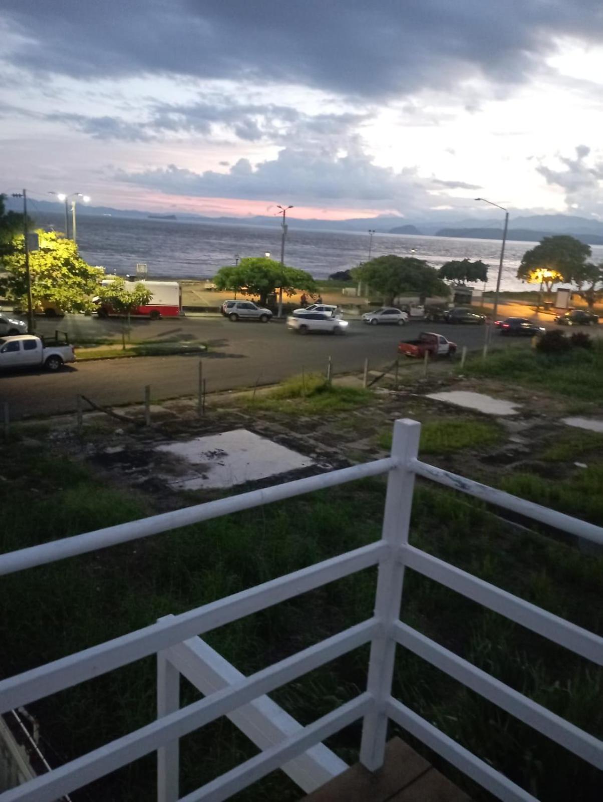 Vista al mar y atardecer