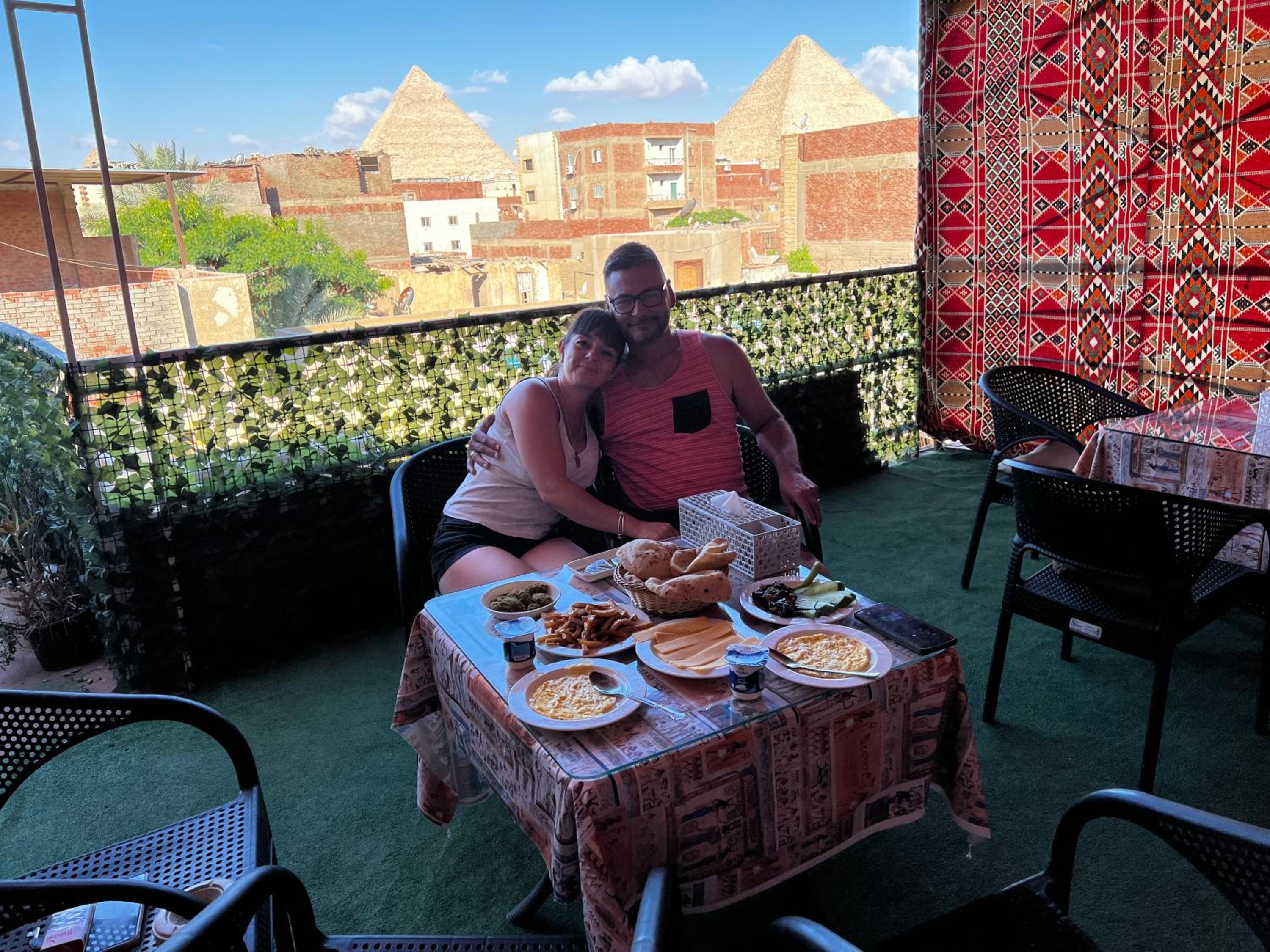 2 Jana Pyramids view inn