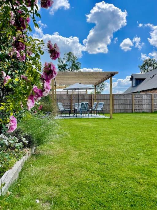 Outstanding 6 Bedroom House Cotton End, Bedford view 3