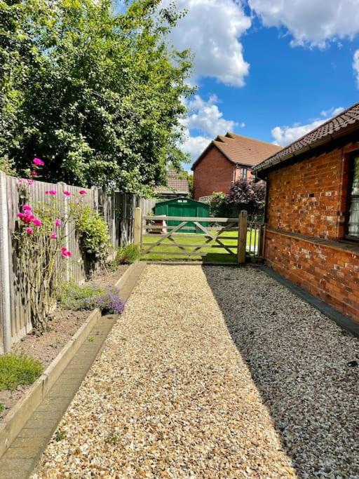 Outstanding 6 Bedroom House Cotton End, Bedford view 5