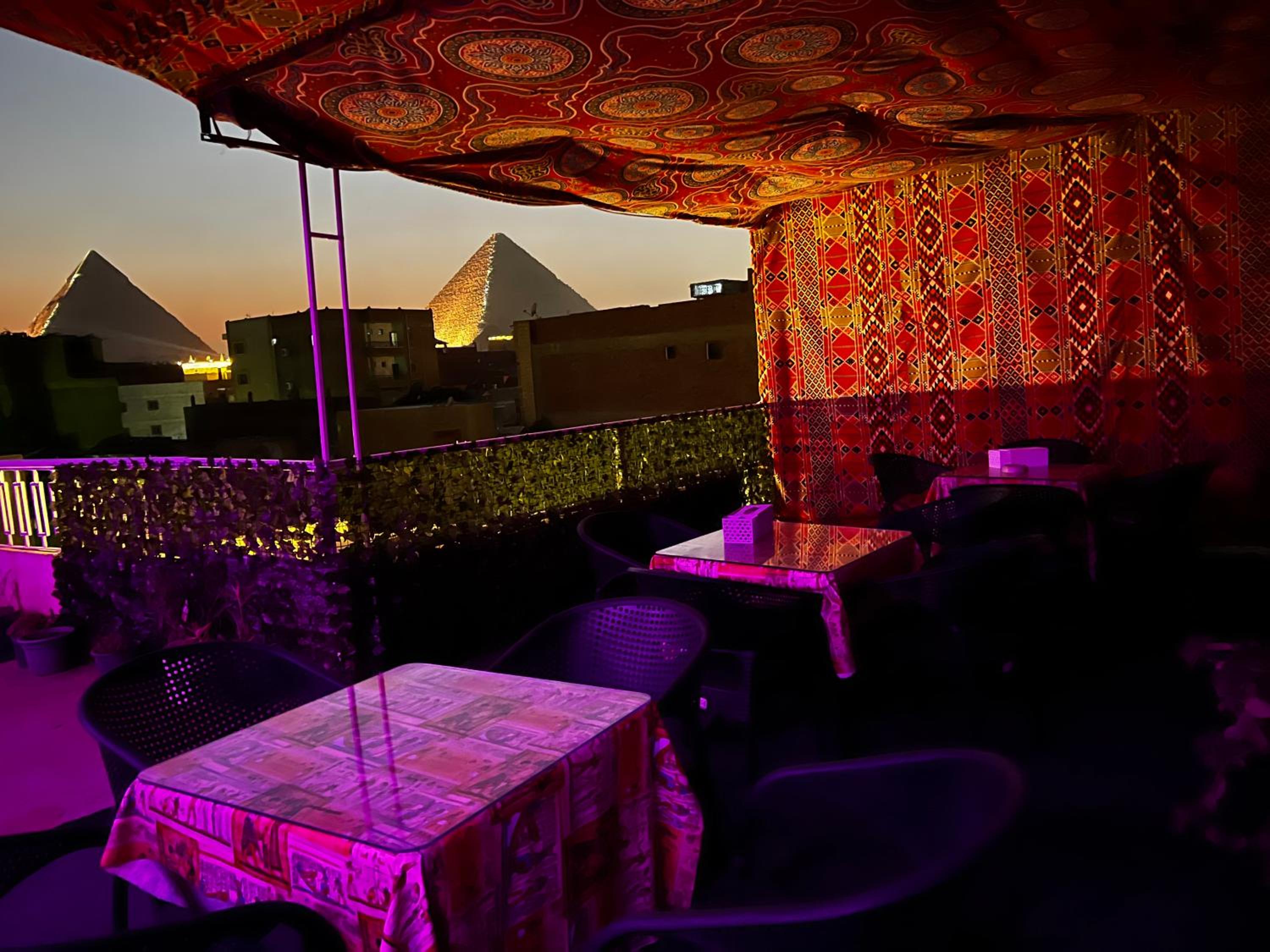 2 Jana Pyramids view inn