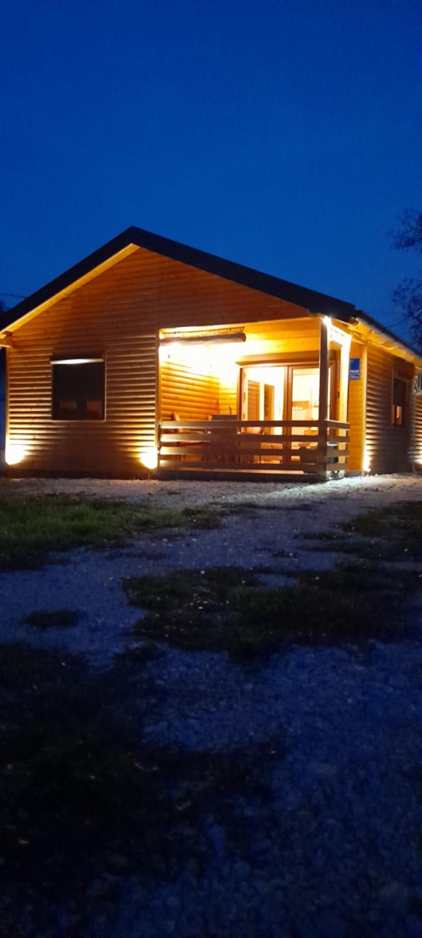 Sweet Home Visoko FREE PARKING, AC, RENT A CAR