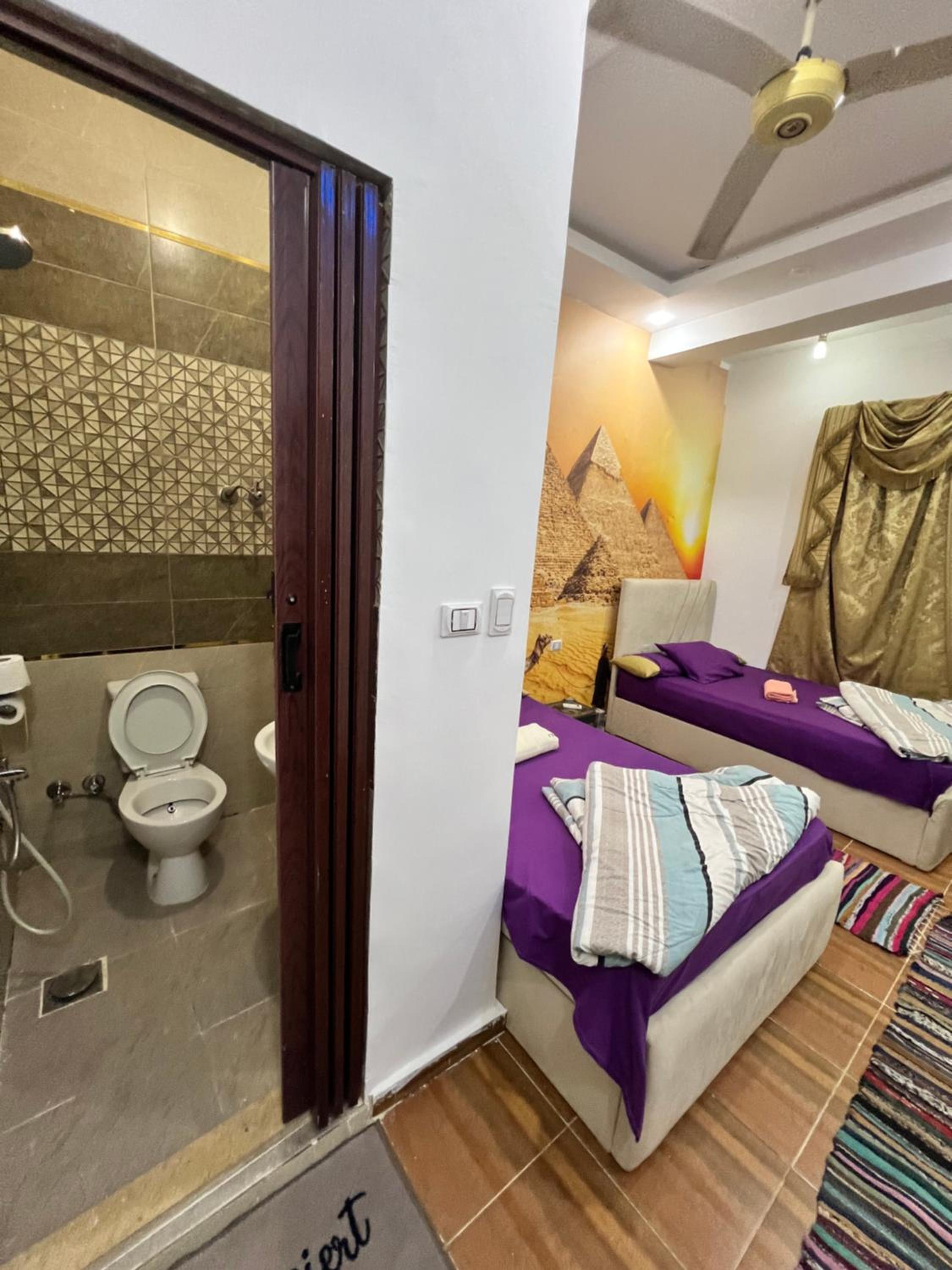 2 Jana Pyramids view inn