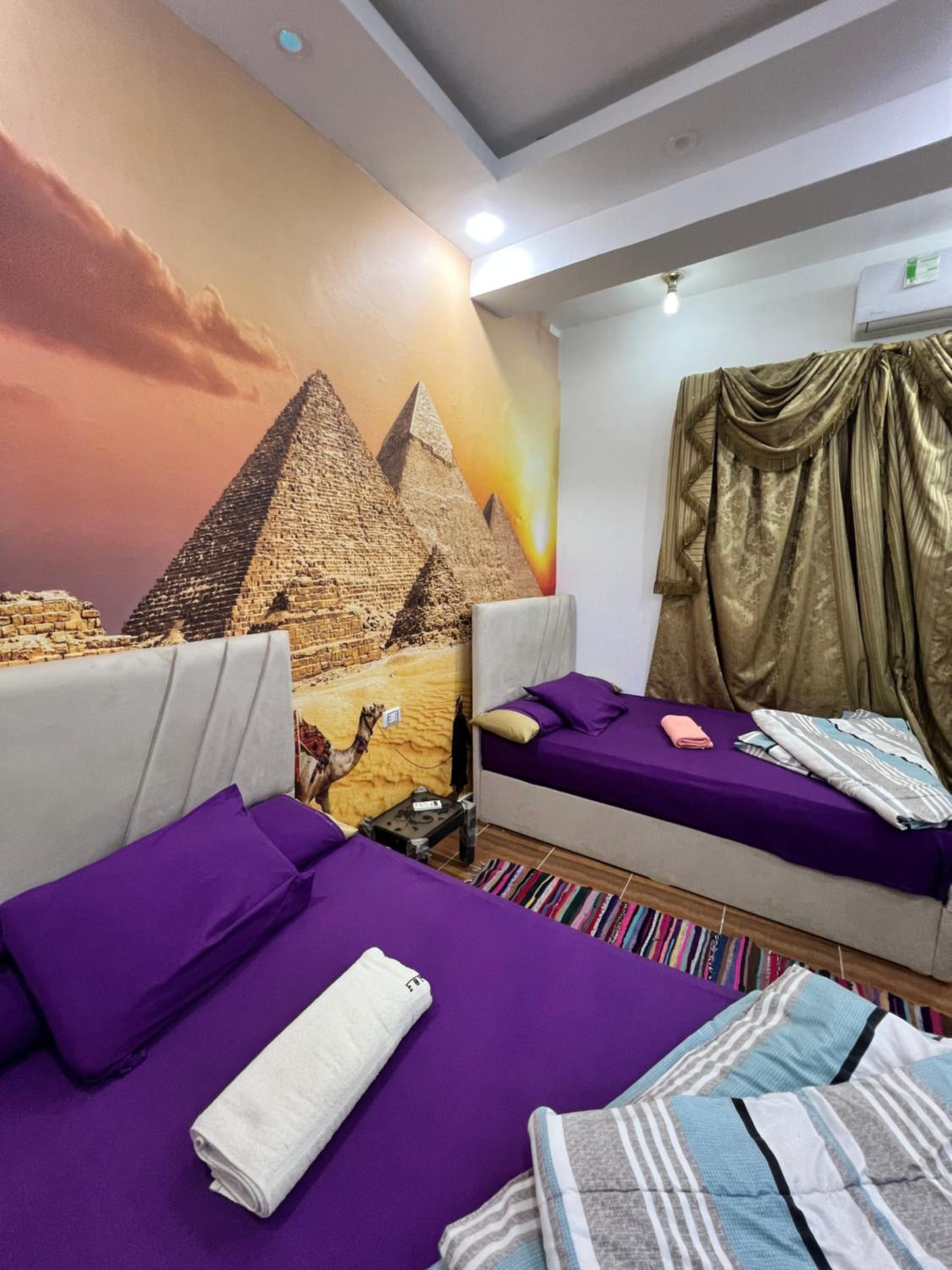 2 Jana Pyramids view inn