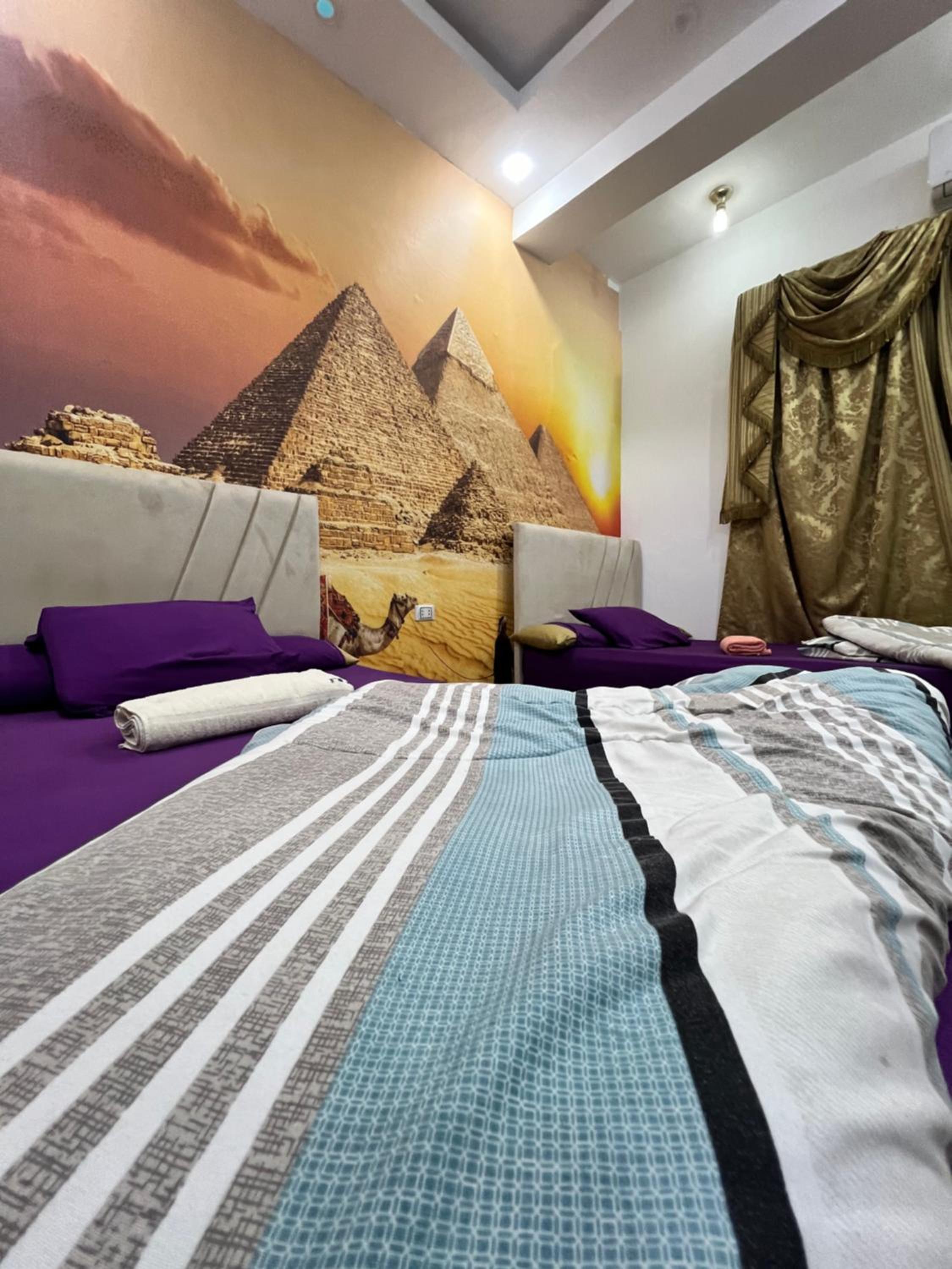 2 Jana Pyramids view inn
