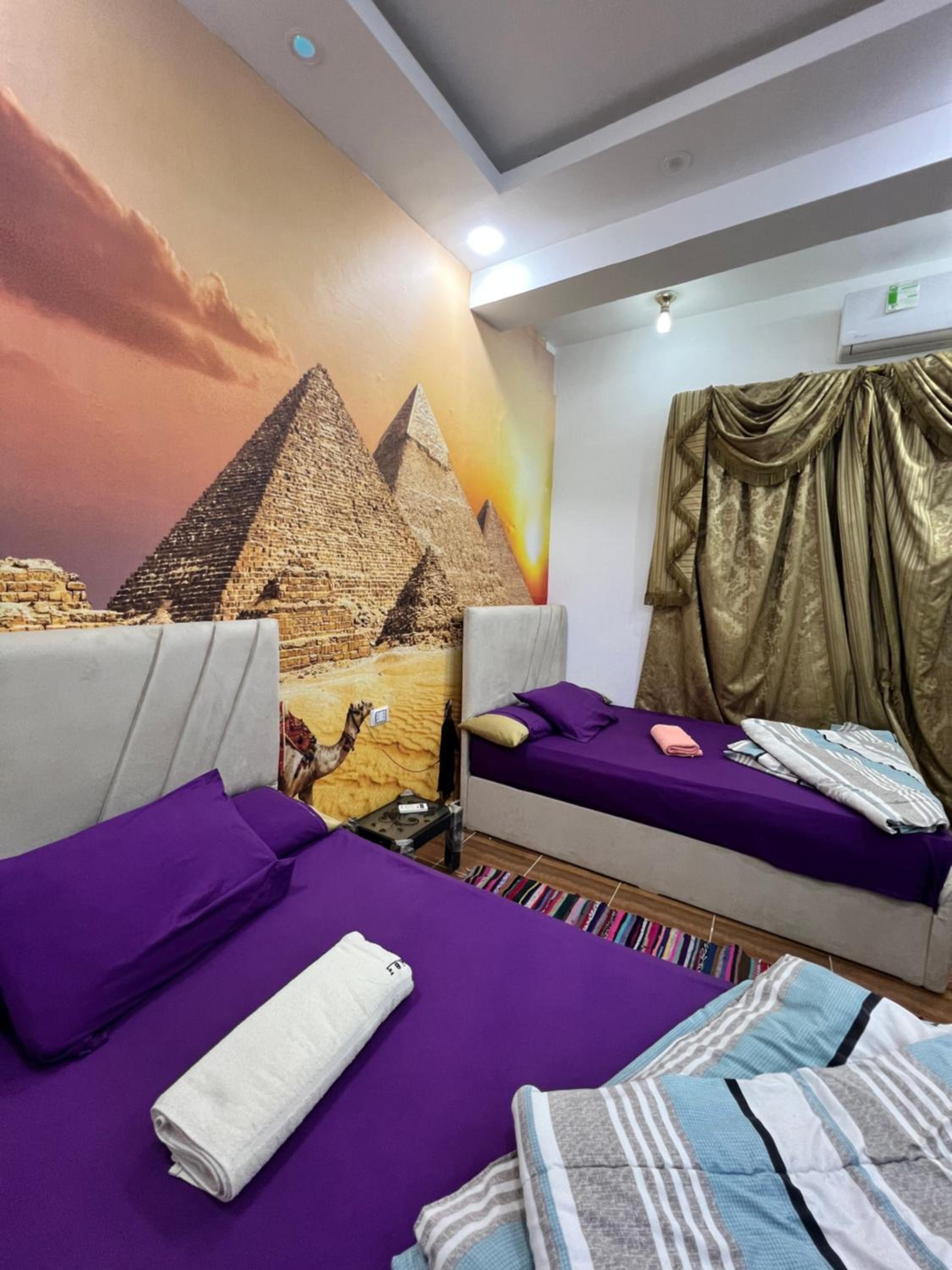 2 Jana Pyramids view inn