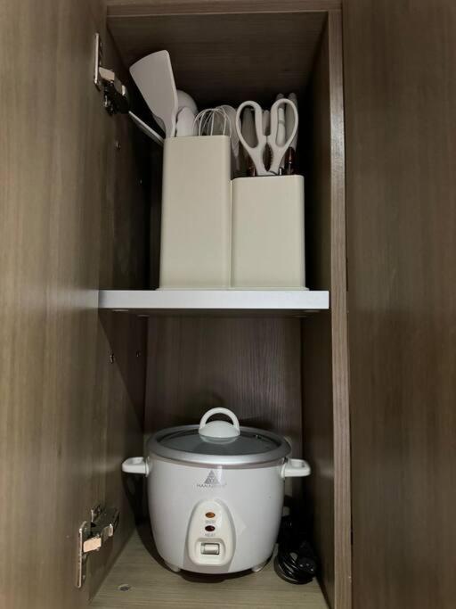 Cozy 1BR nr Ortigas Makati & BGC with Secured Parking view 2