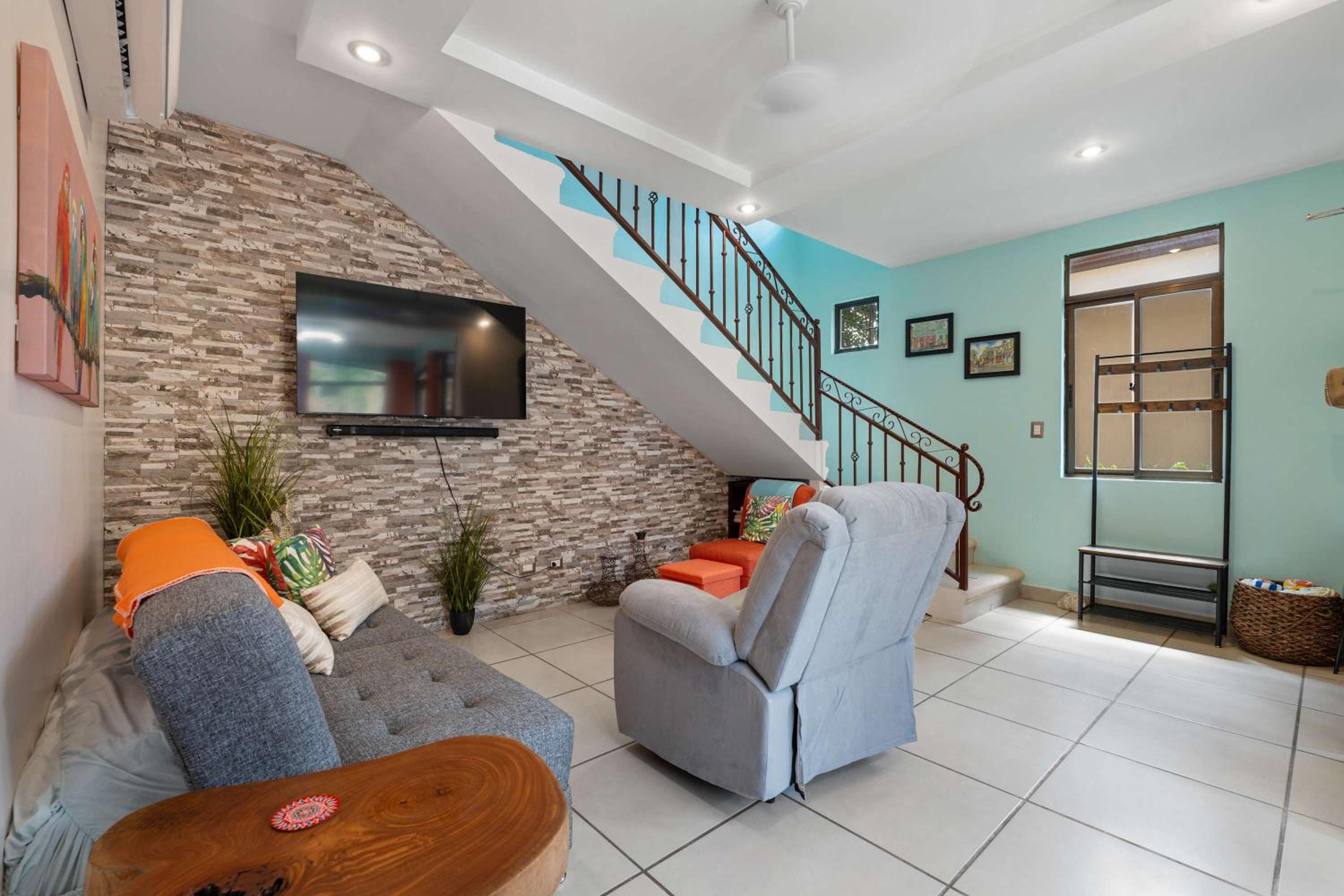 Villa with Pool, Gated Playas del Coco Getaway