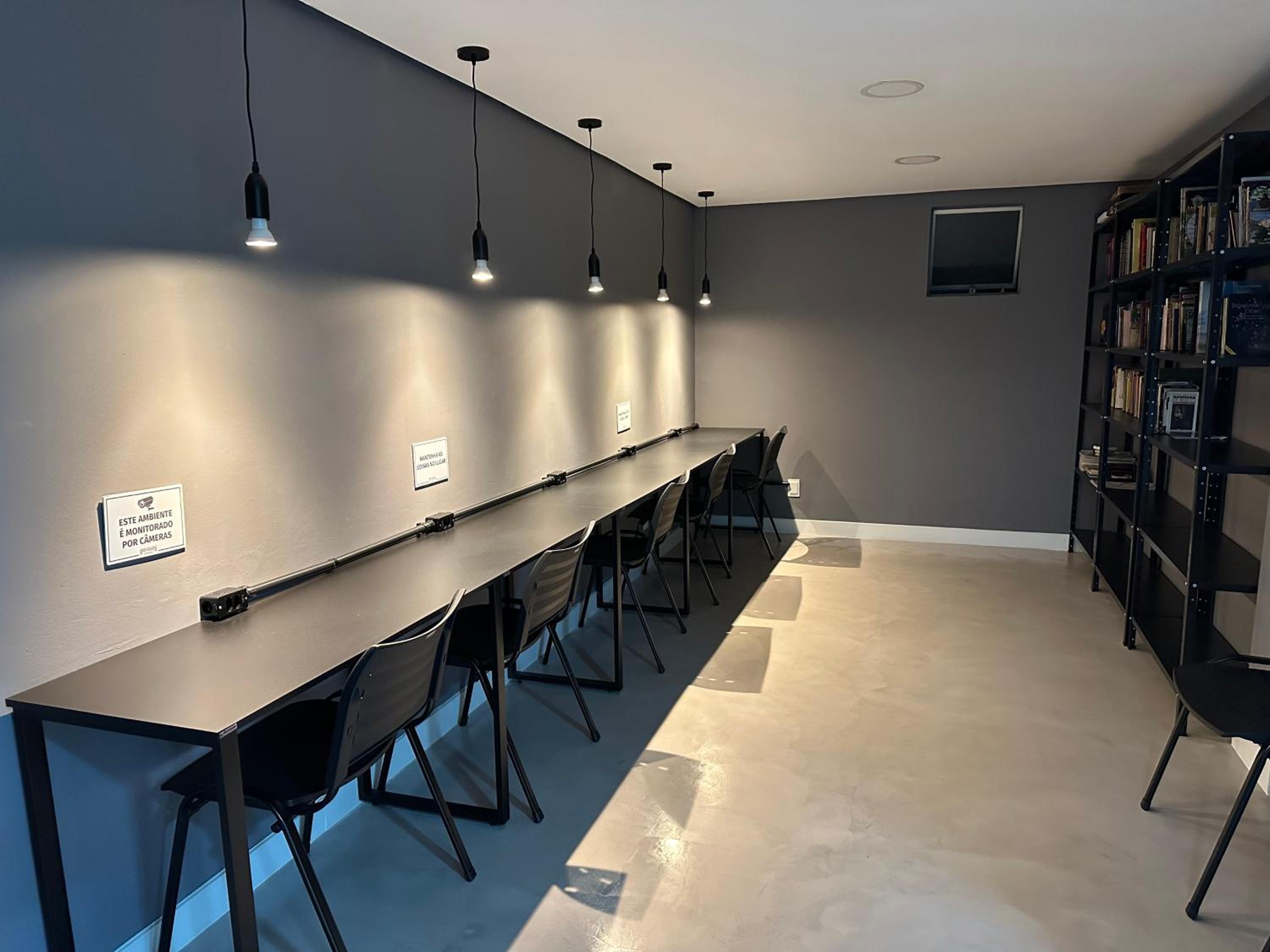 Apê BC Ótima localização 4min a pé da Praia Garagem Home Office para 4 com Ar-condicionado Portaria 24h