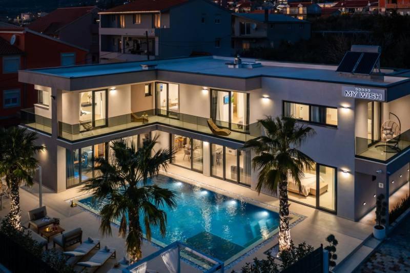 Hotel Luxury Villa My Wish with Pool - Image 1