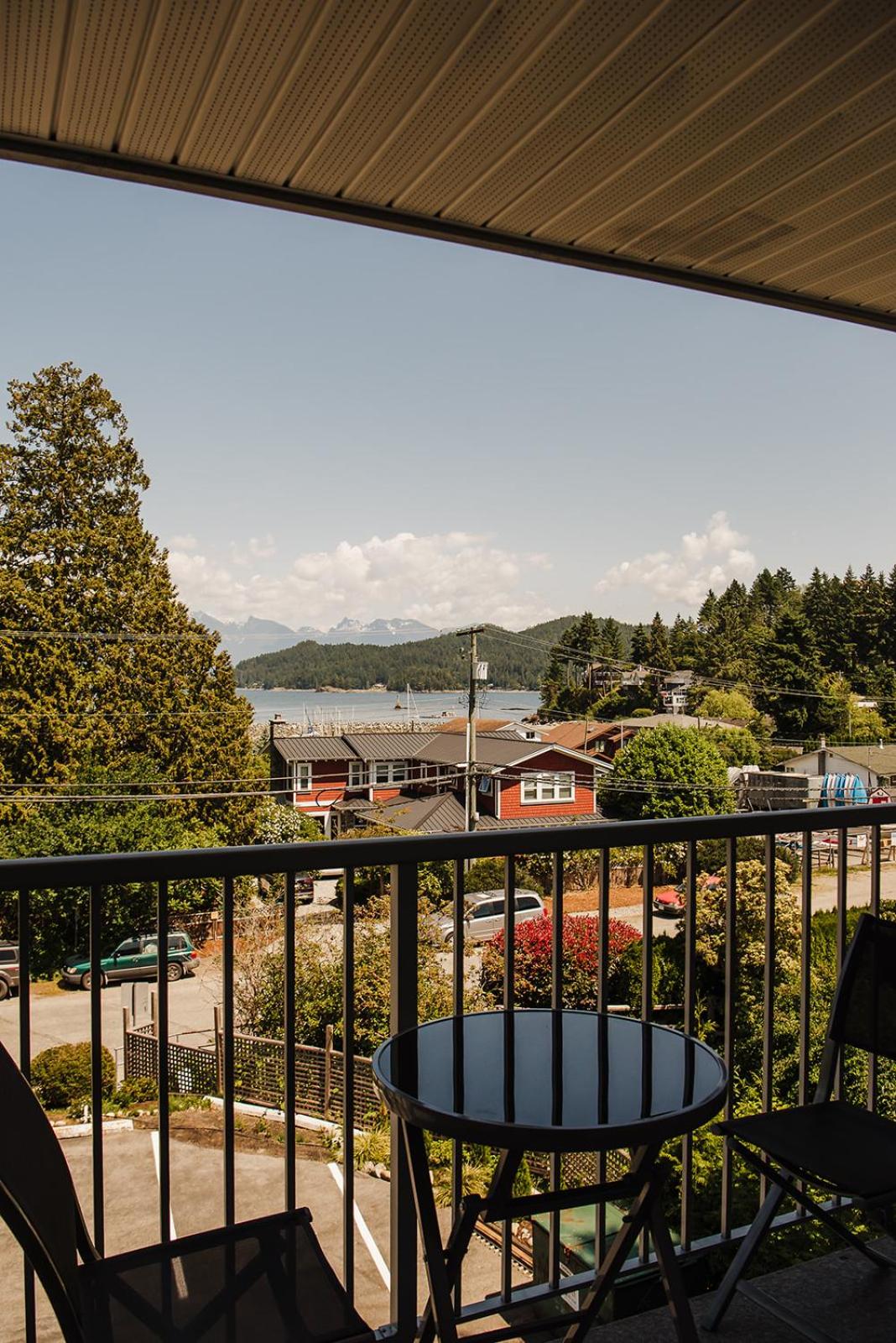 Gibsons Landing Inn