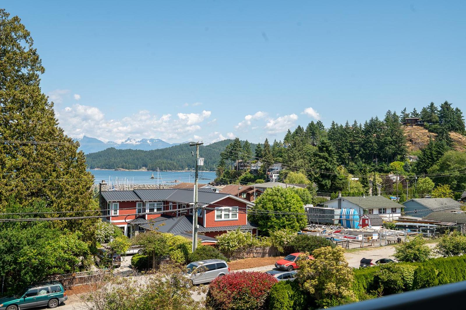Gibsons Landing Inn