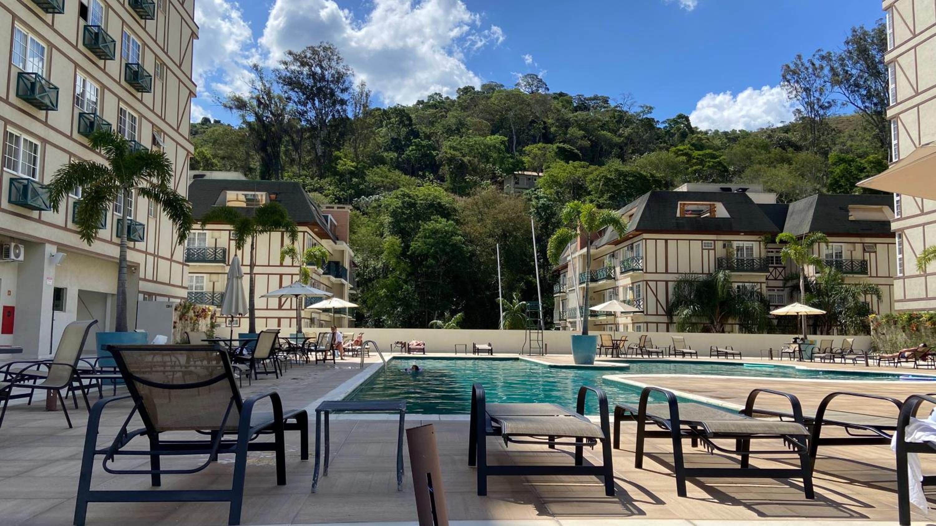 Granja Brasil - Lindo Studio - Com Piscina e Lazer - No Centro de Itaipava