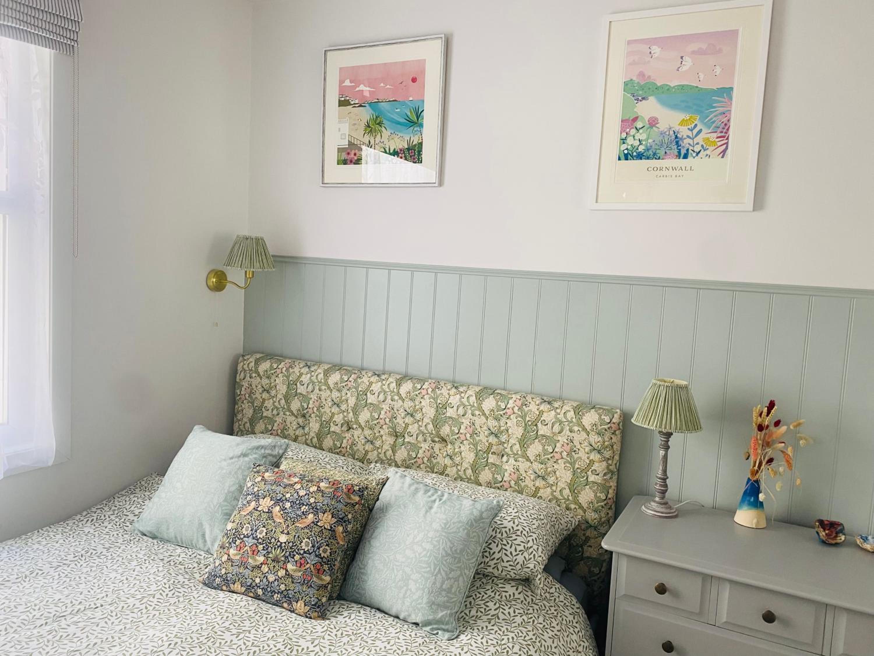 St Ives apartment less than 5 minutes walk to beach parking available view 2